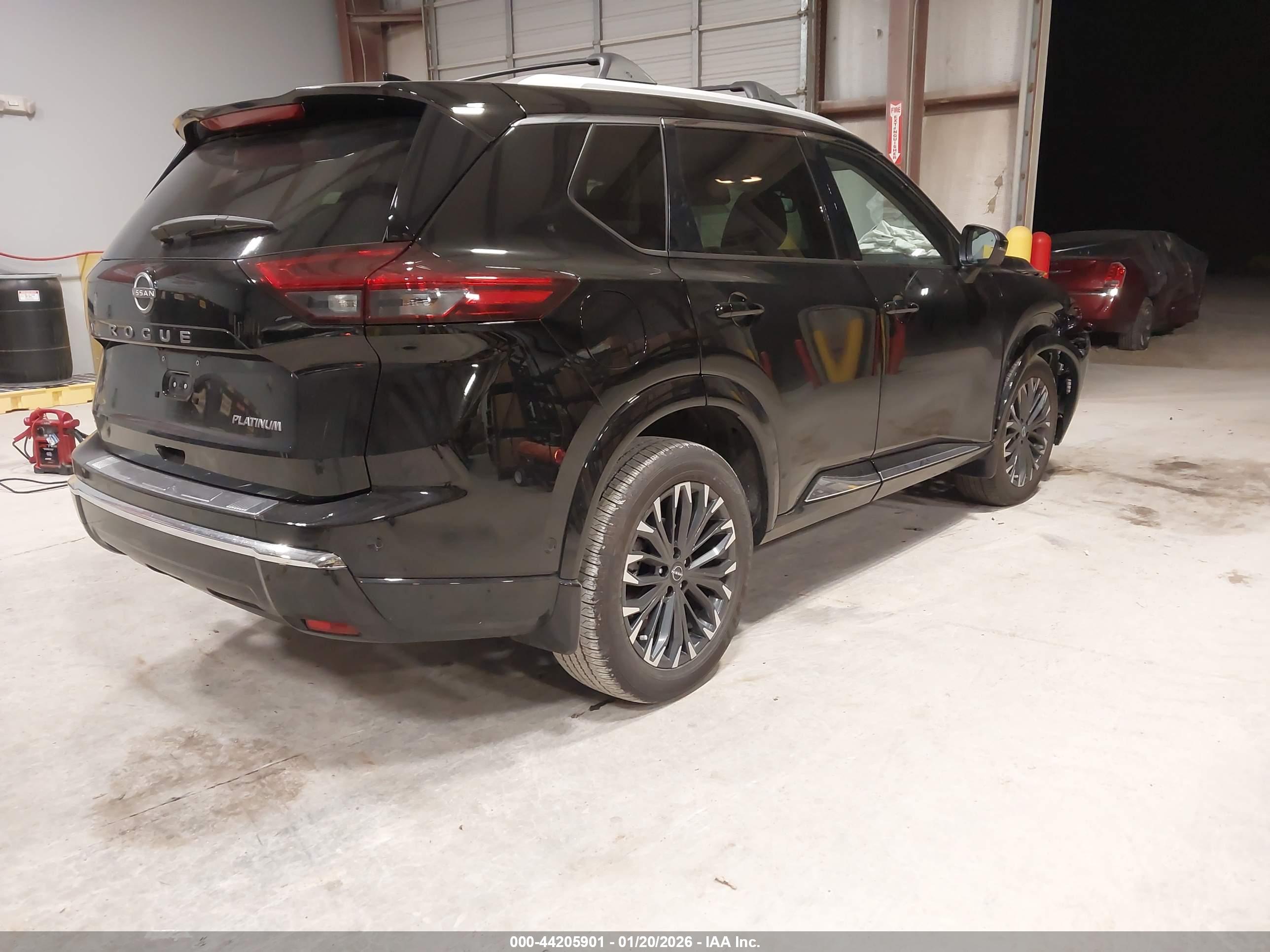 NISSAN ROGUE image 4