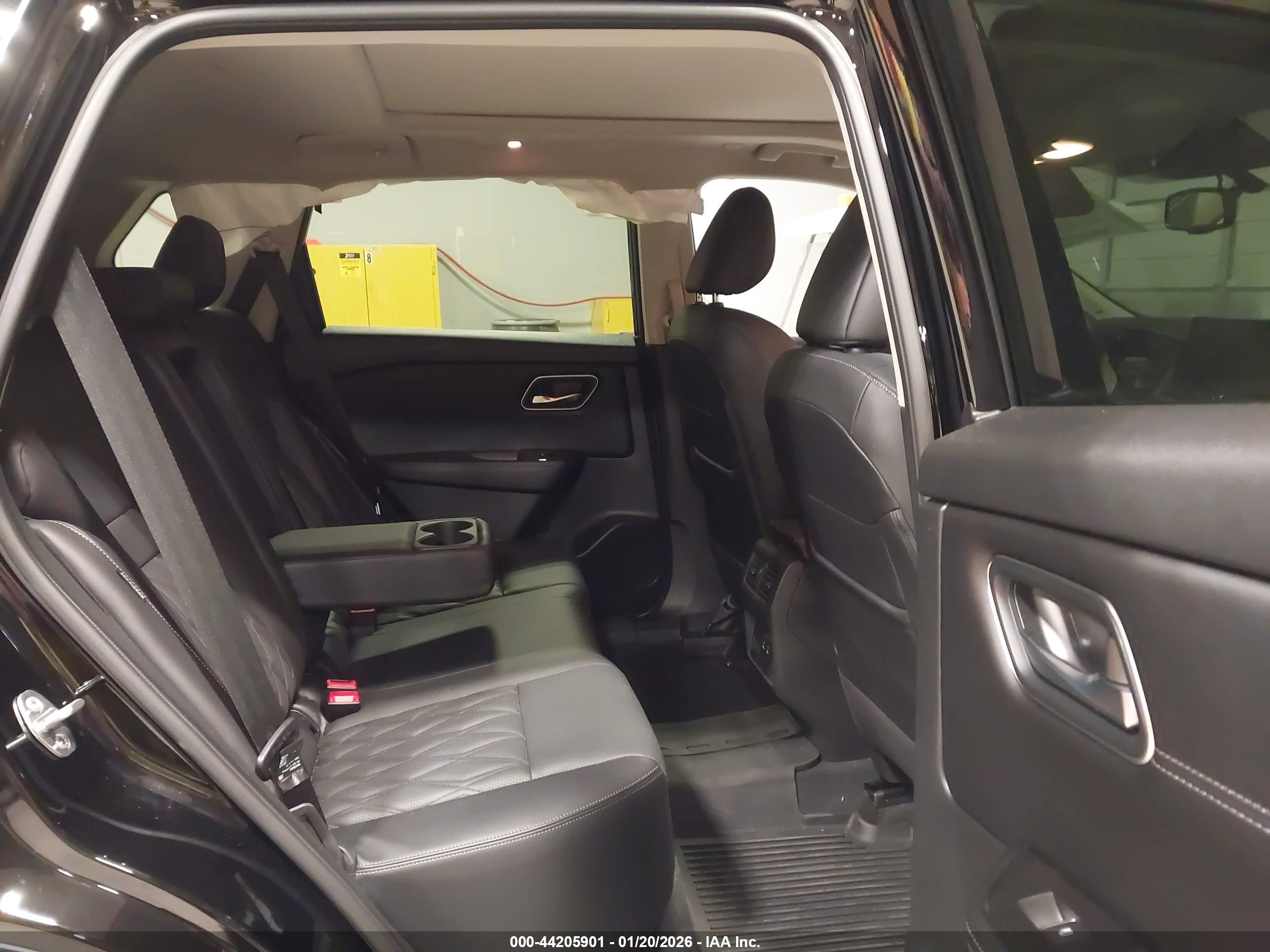 NISSAN ROGUE image 8