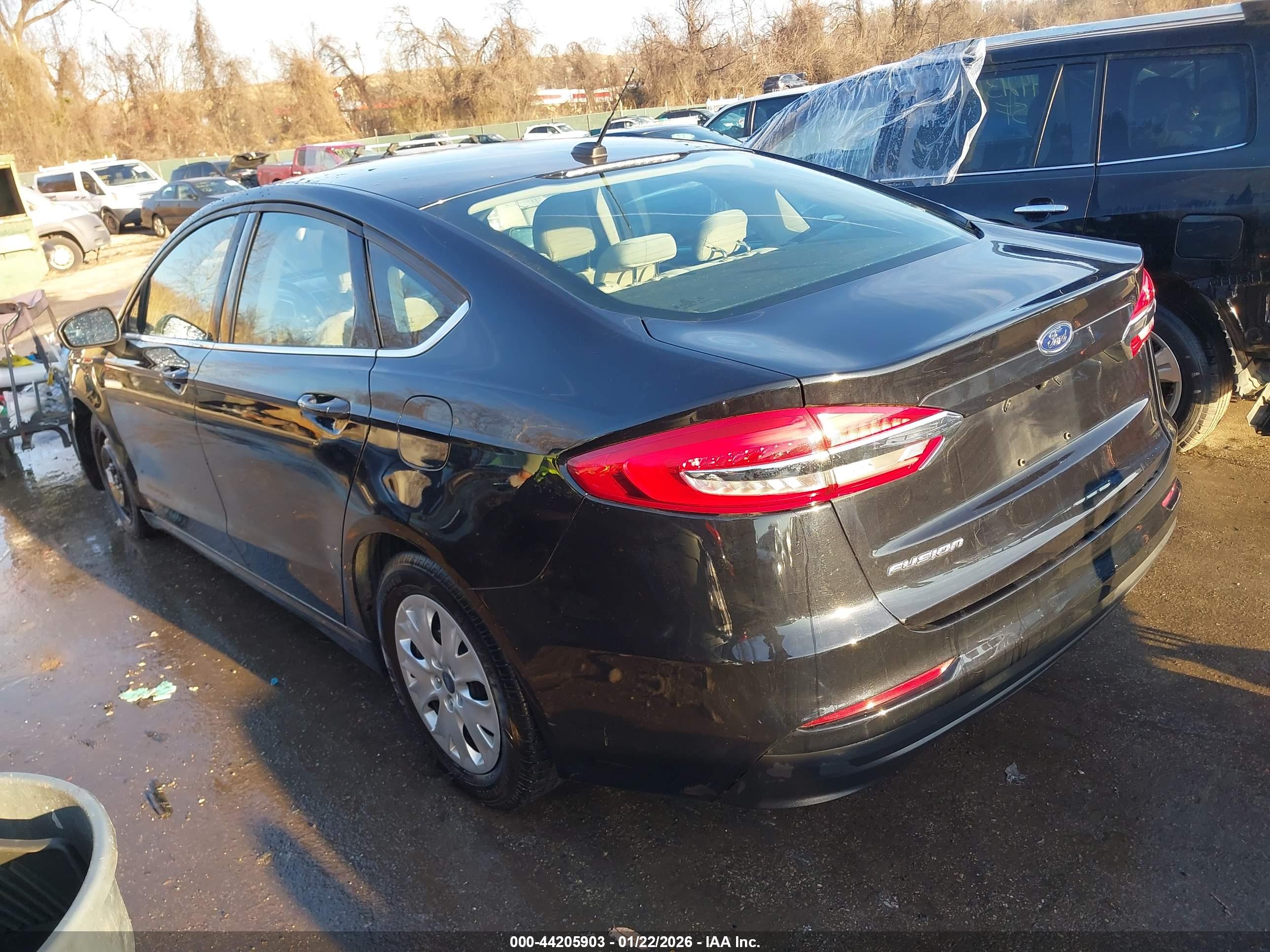 FORD FUSION image 3