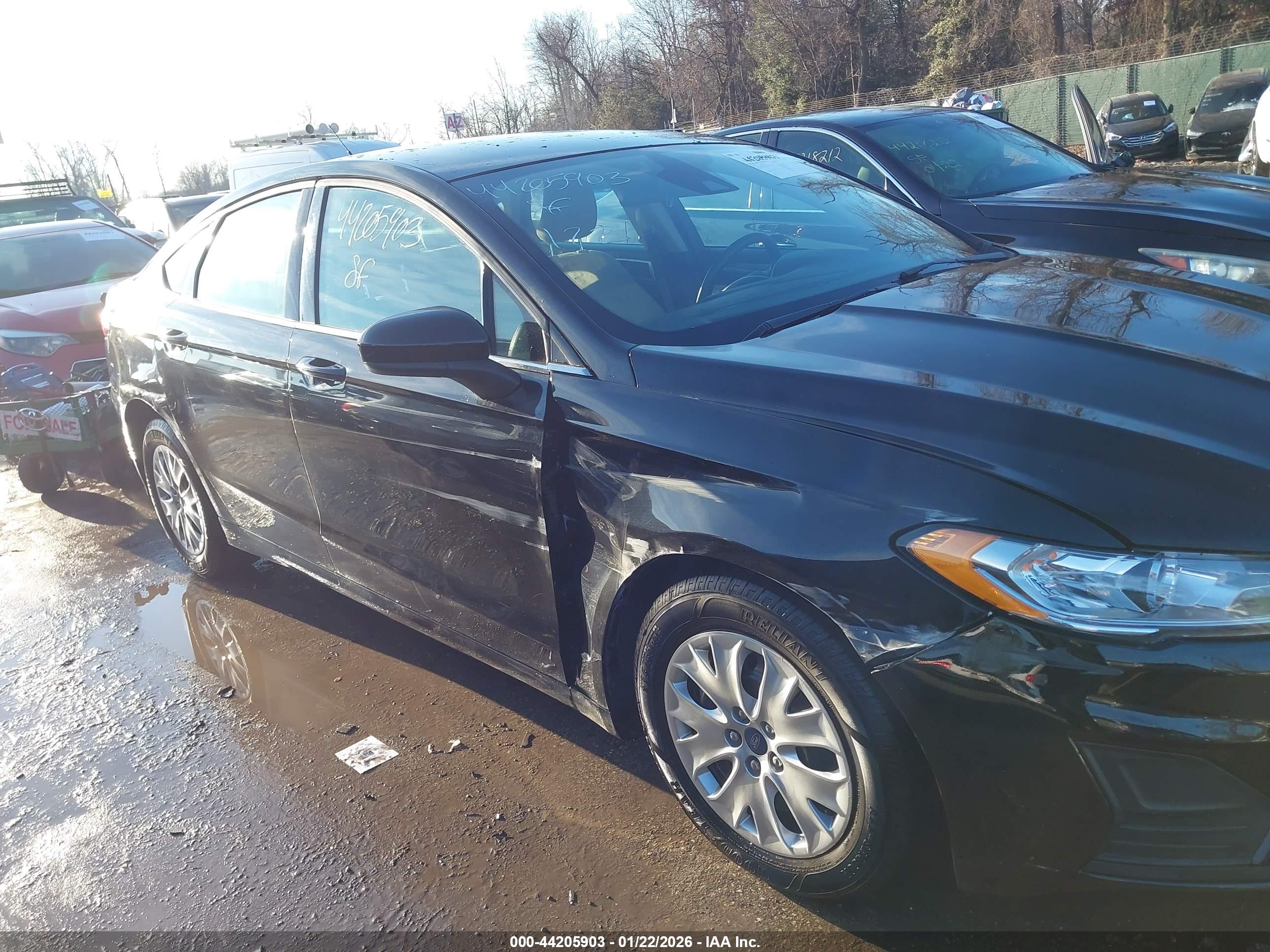 FORD FUSION image 6