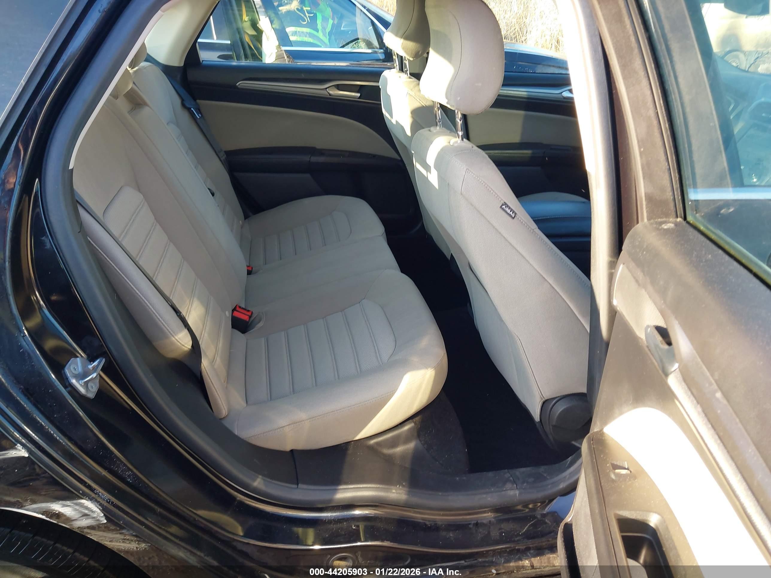 FORD FUSION image 8