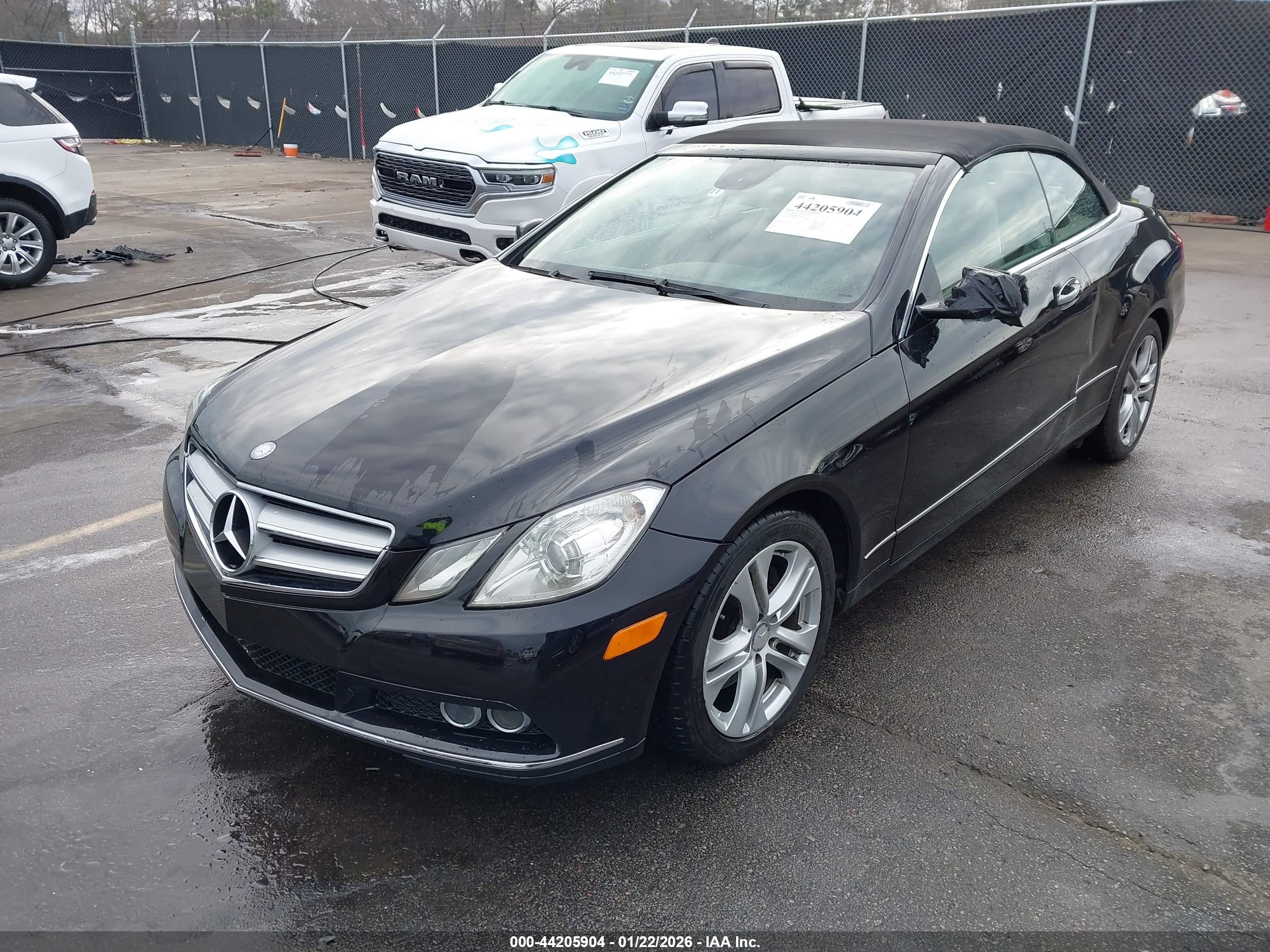 MERCEDES-BENZ E image 2