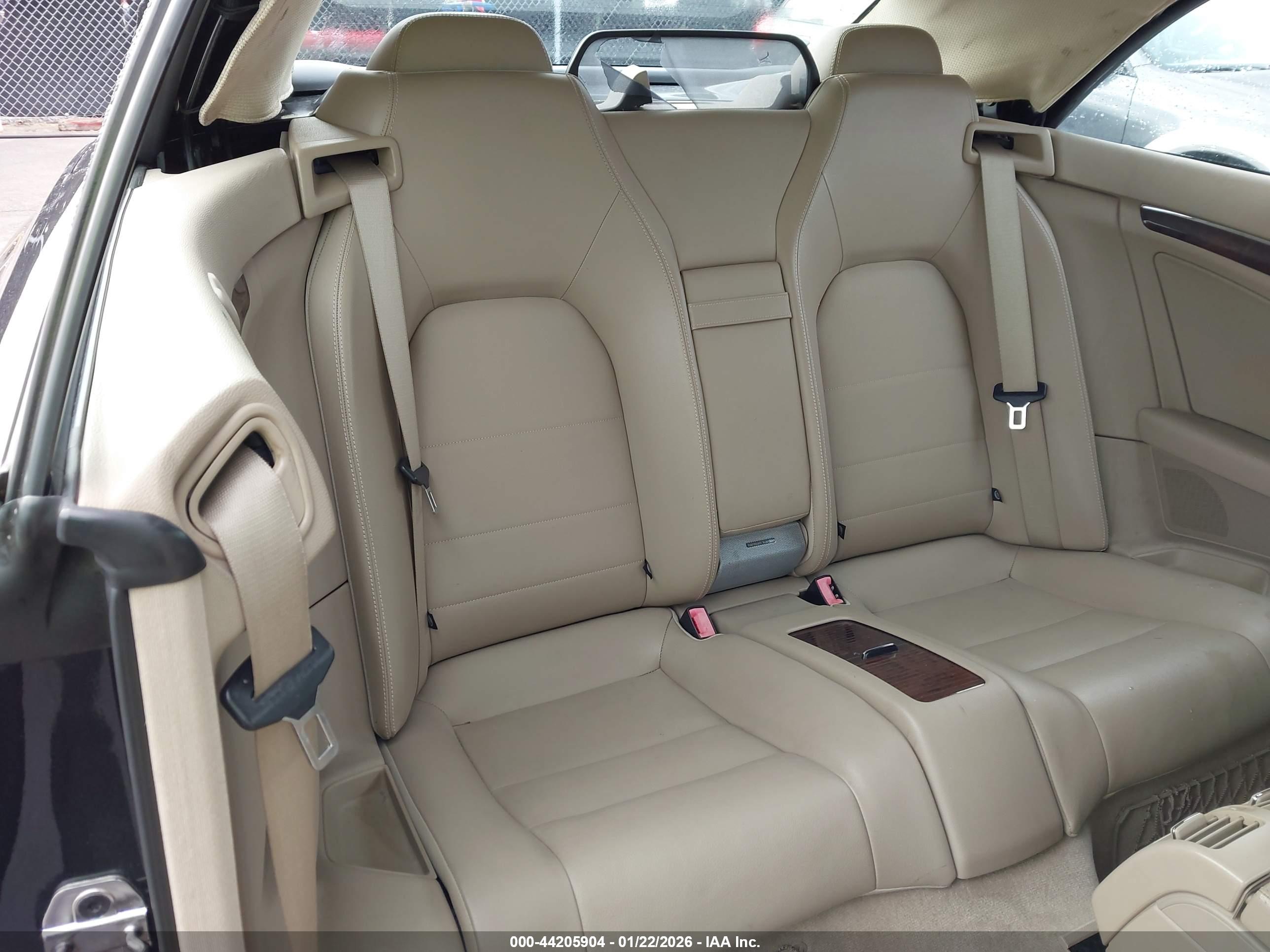 MERCEDES-BENZ E image 8