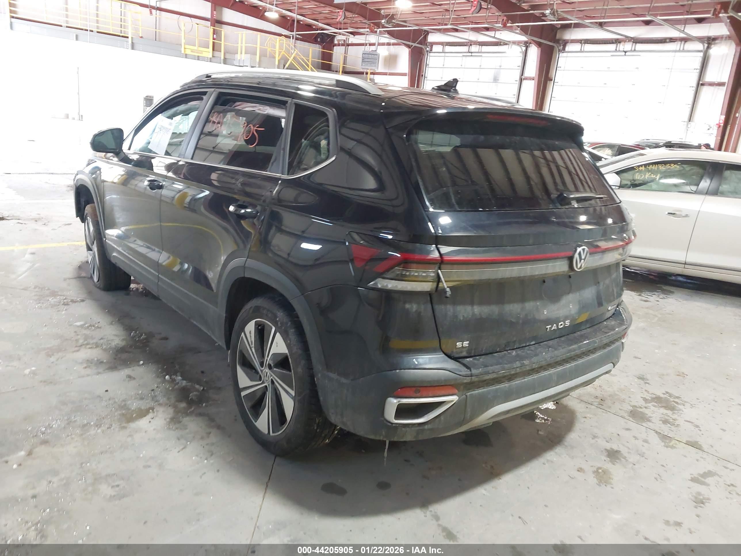 VOLKSWAGEN TAOS image 3