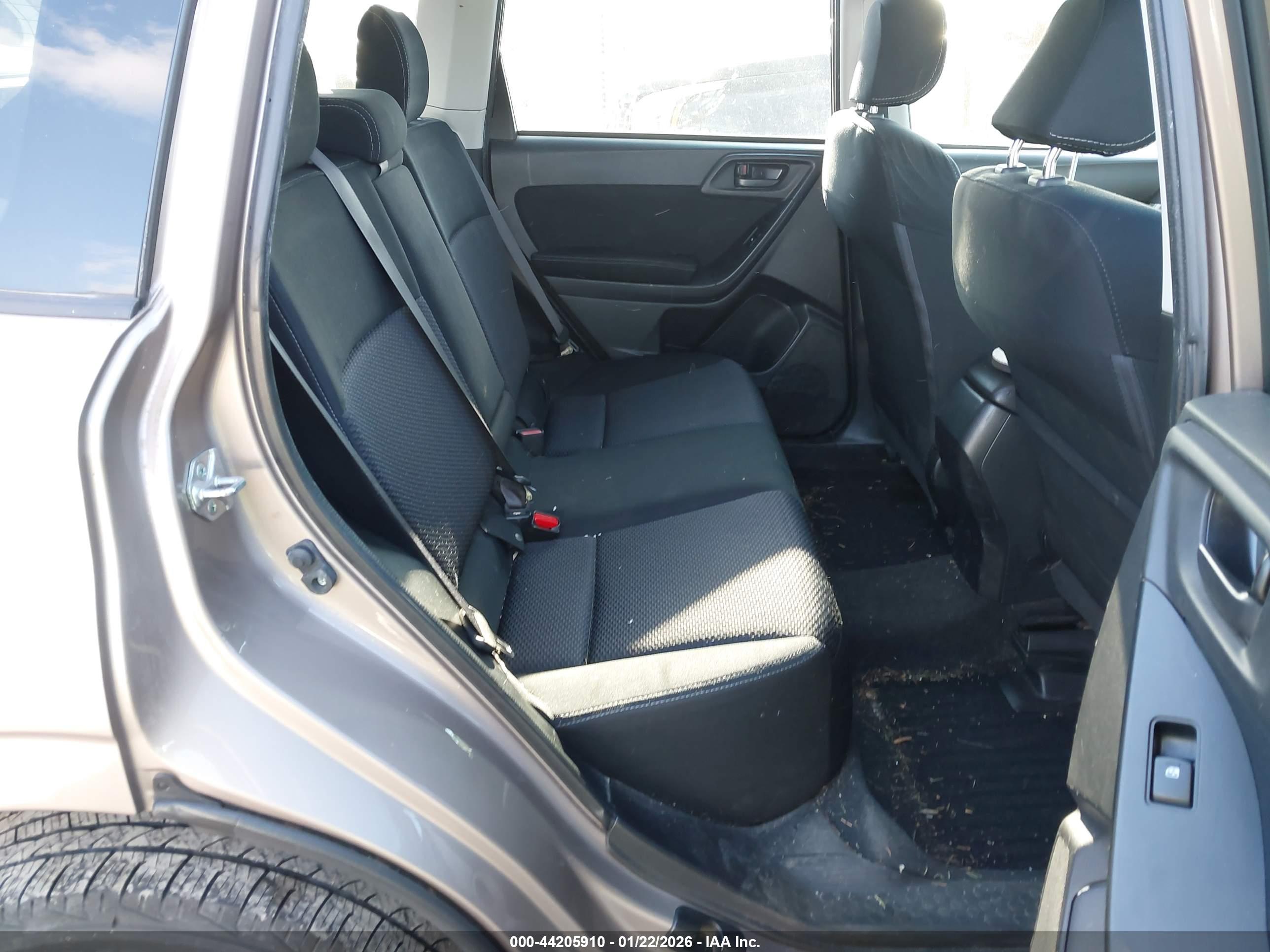 SUBARU FORESTER image 8