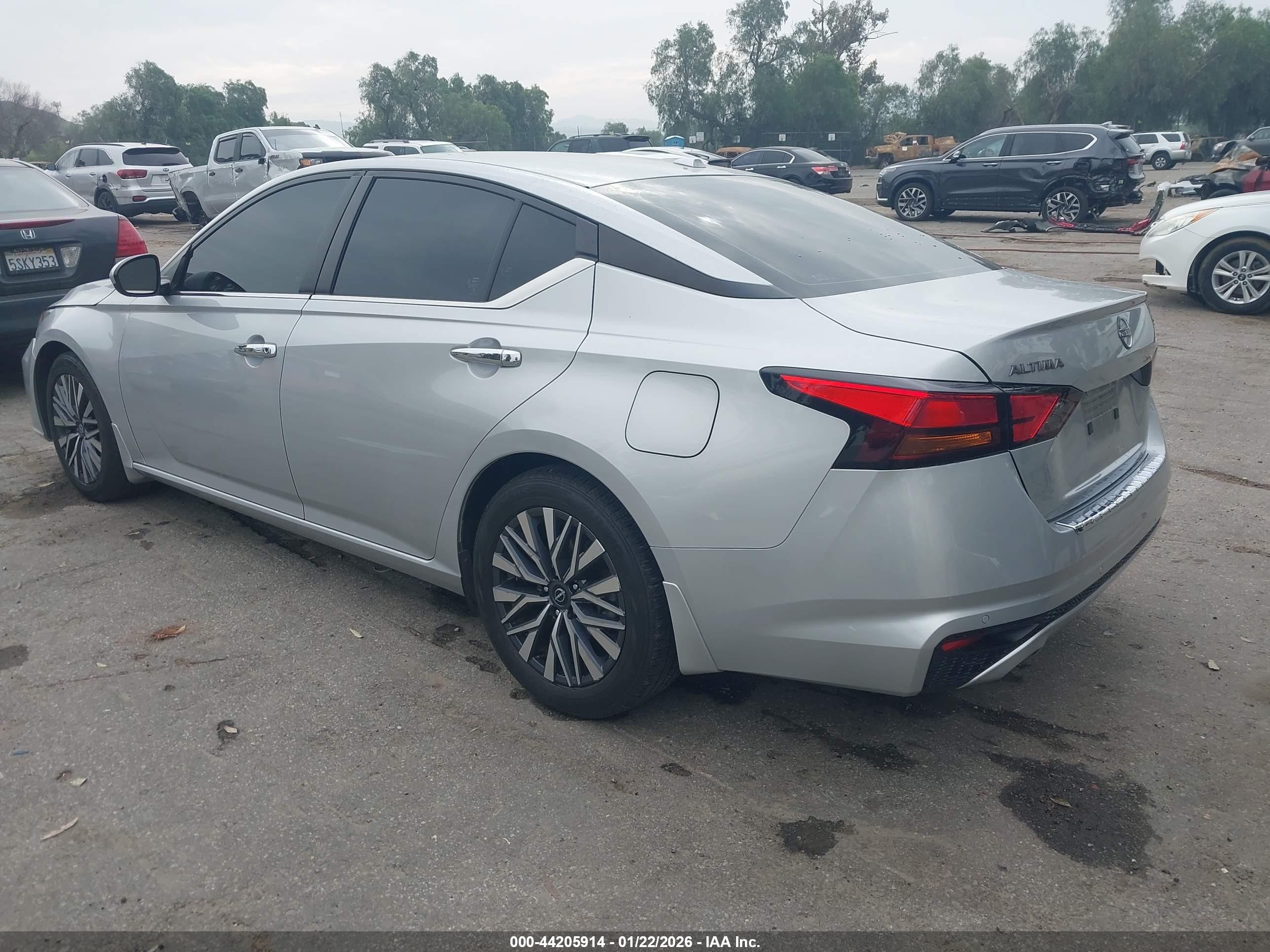 NISSAN ALTIMA image 3
