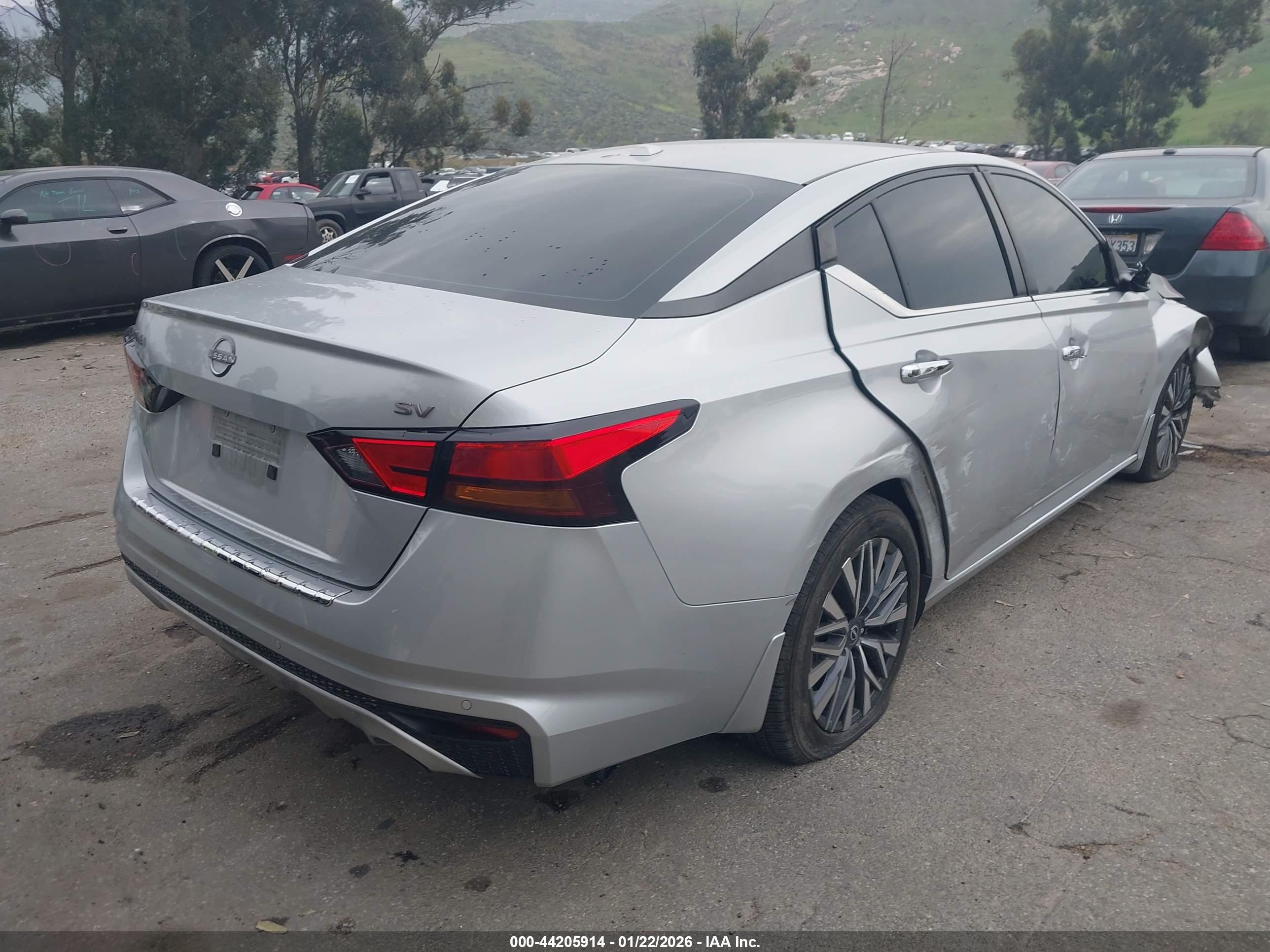 NISSAN ALTIMA image 4