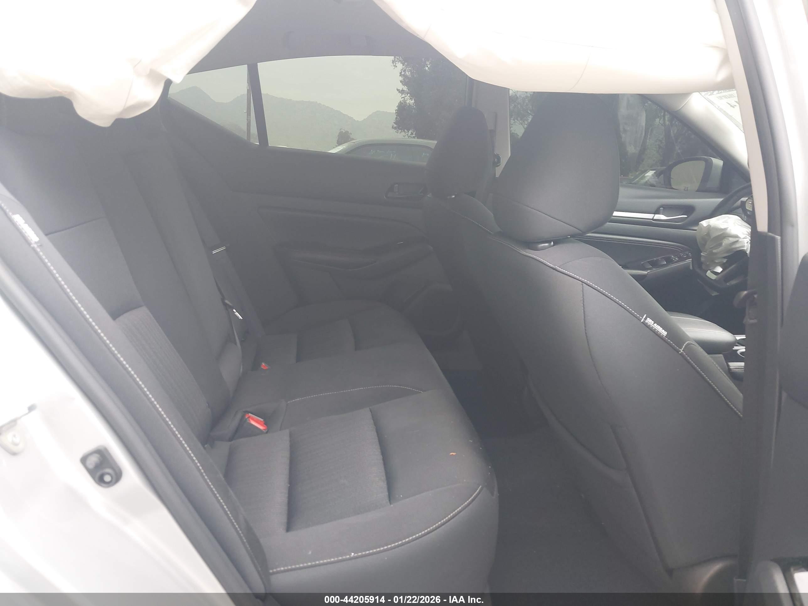 NISSAN ALTIMA image 8