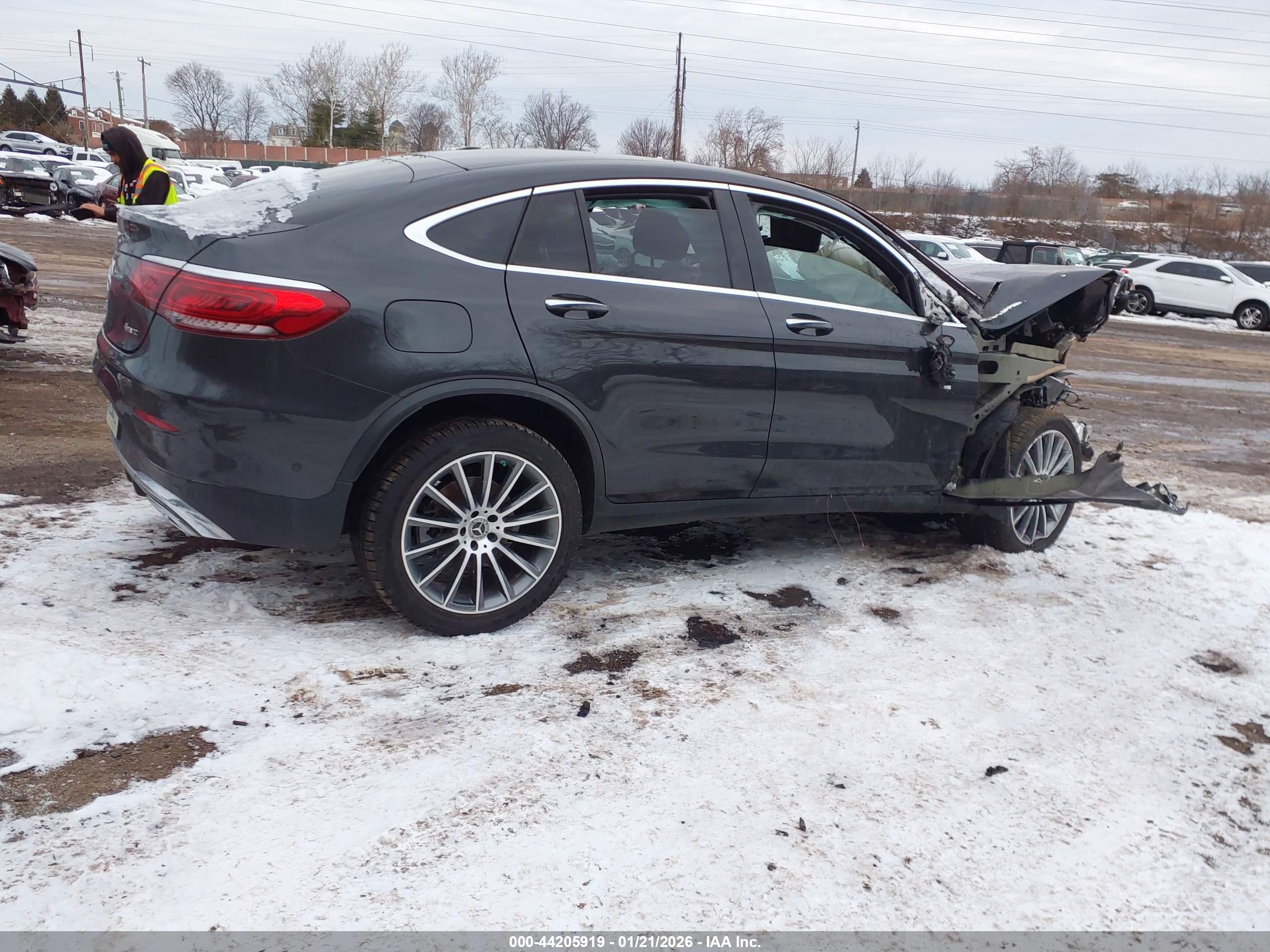 MERCEDES-BENZ GLC image 4