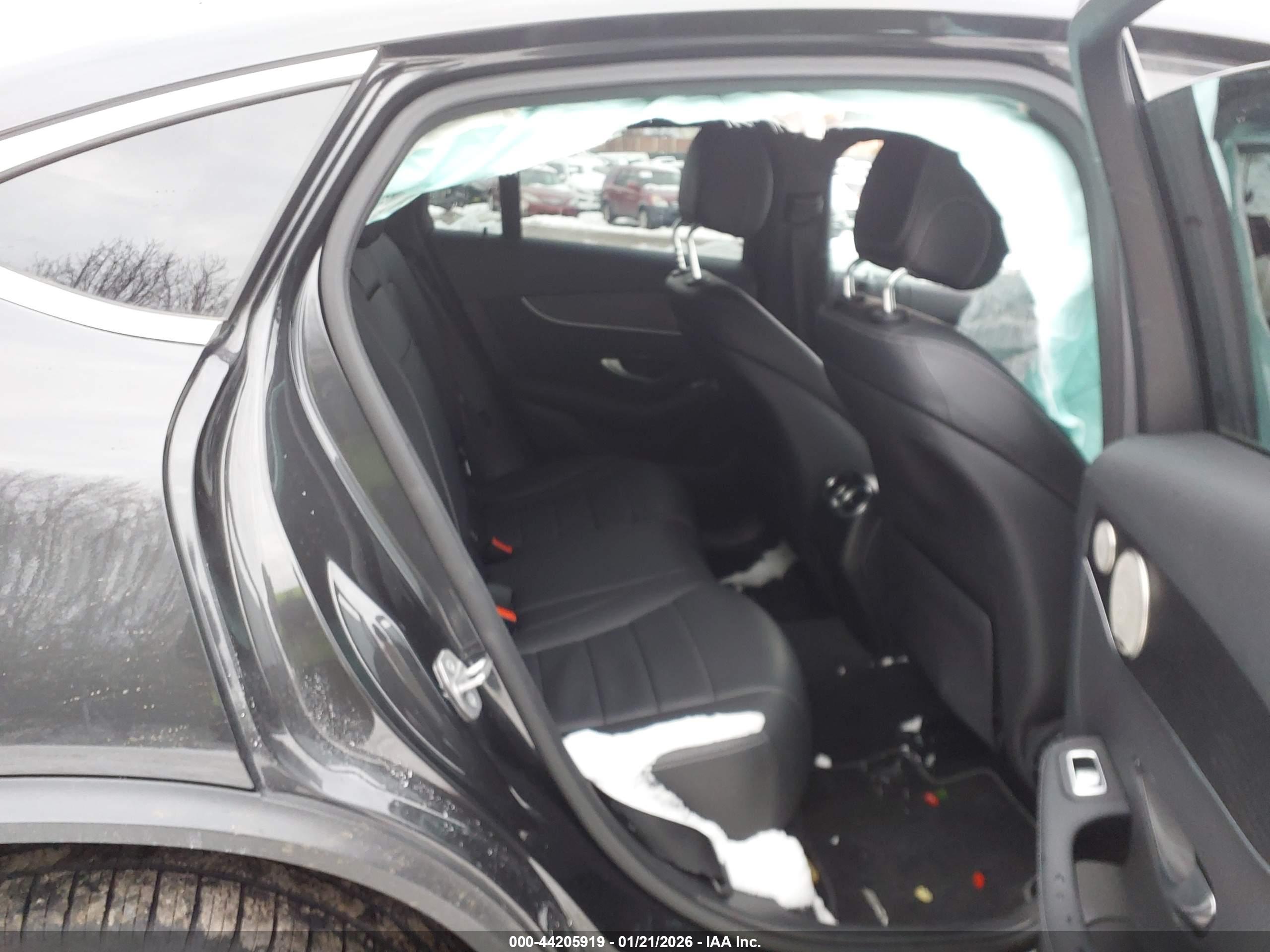 MERCEDES-BENZ GLC image 8