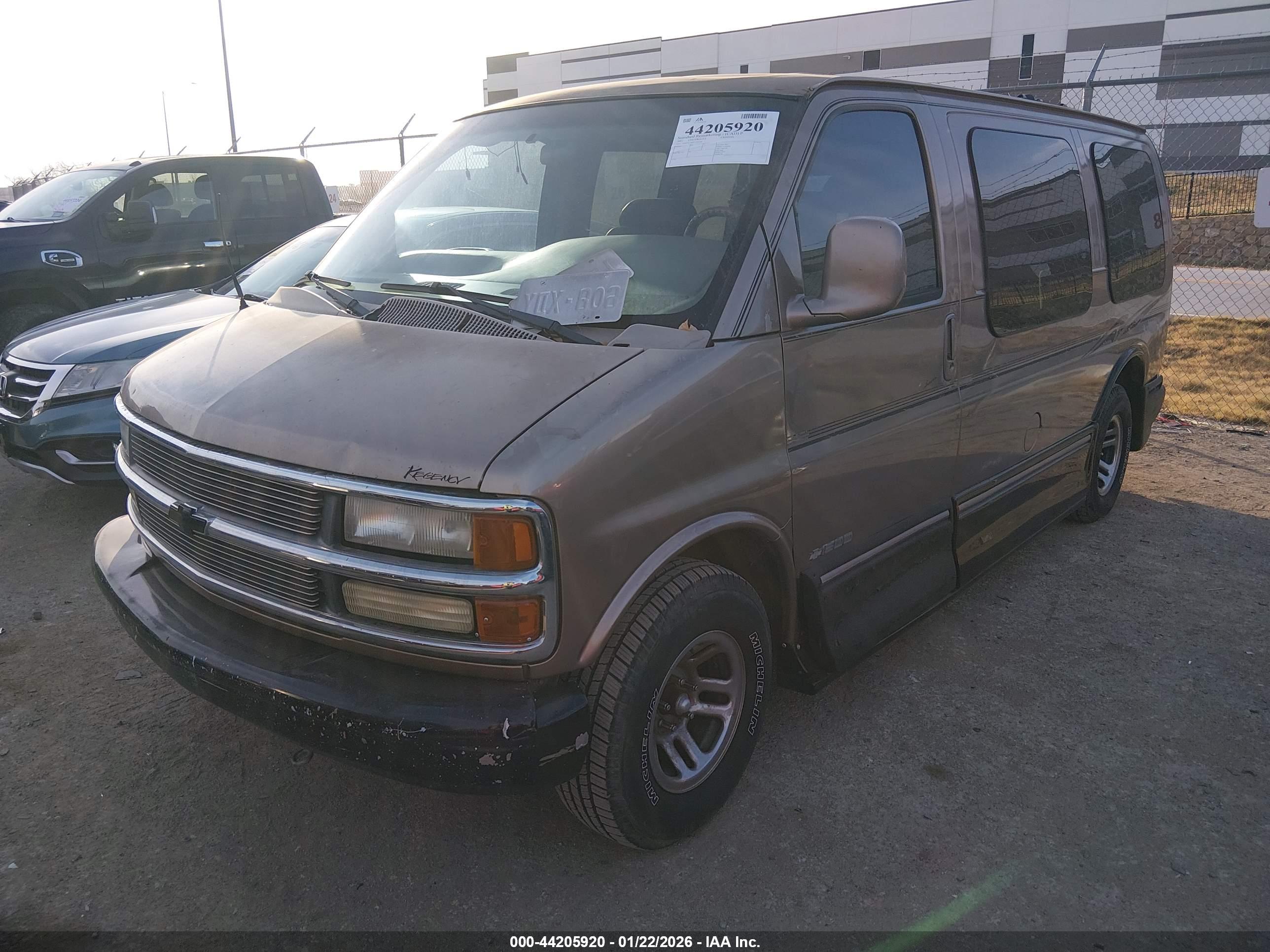 CHEVROLET EXPRESS image 2