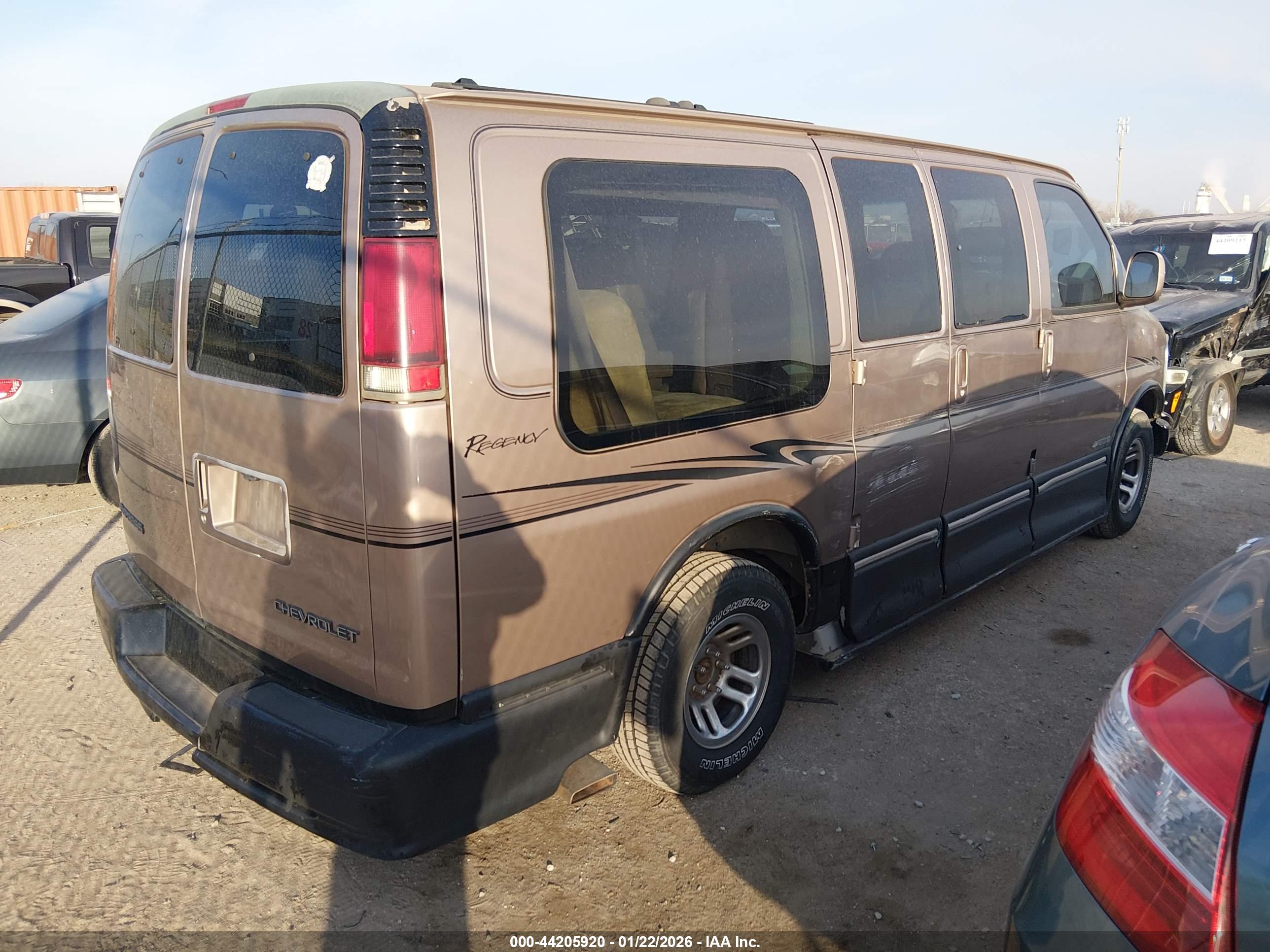 CHEVROLET EXPRESS image 4