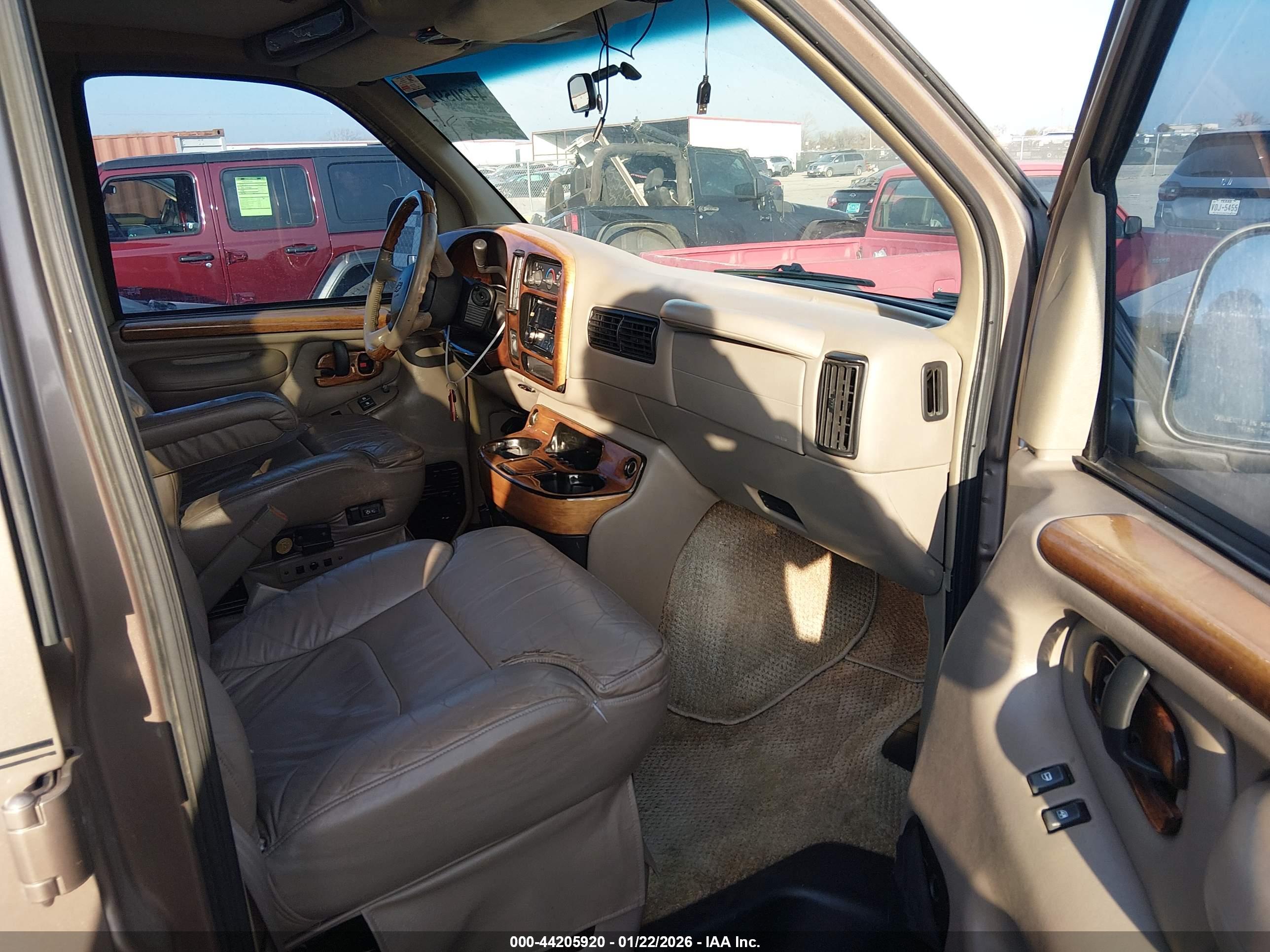 CHEVROLET EXPRESS image 5