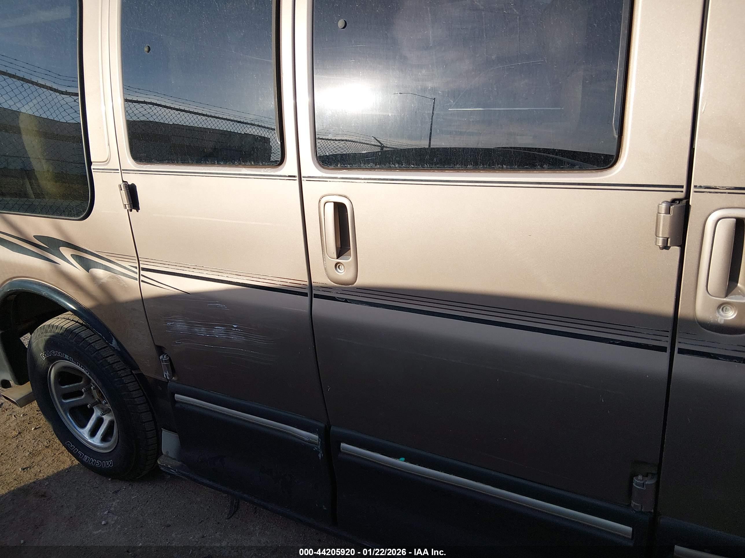CHEVROLET EXPRESS image 6