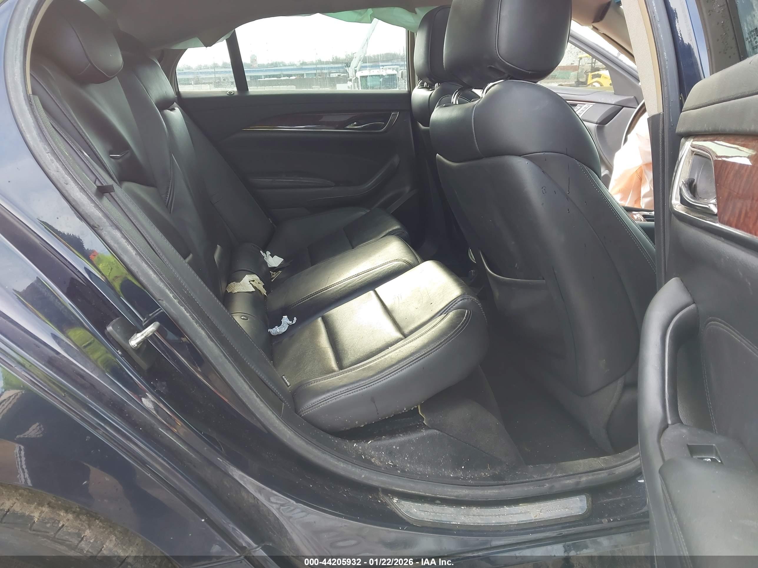 CADILLAC CTS image 8