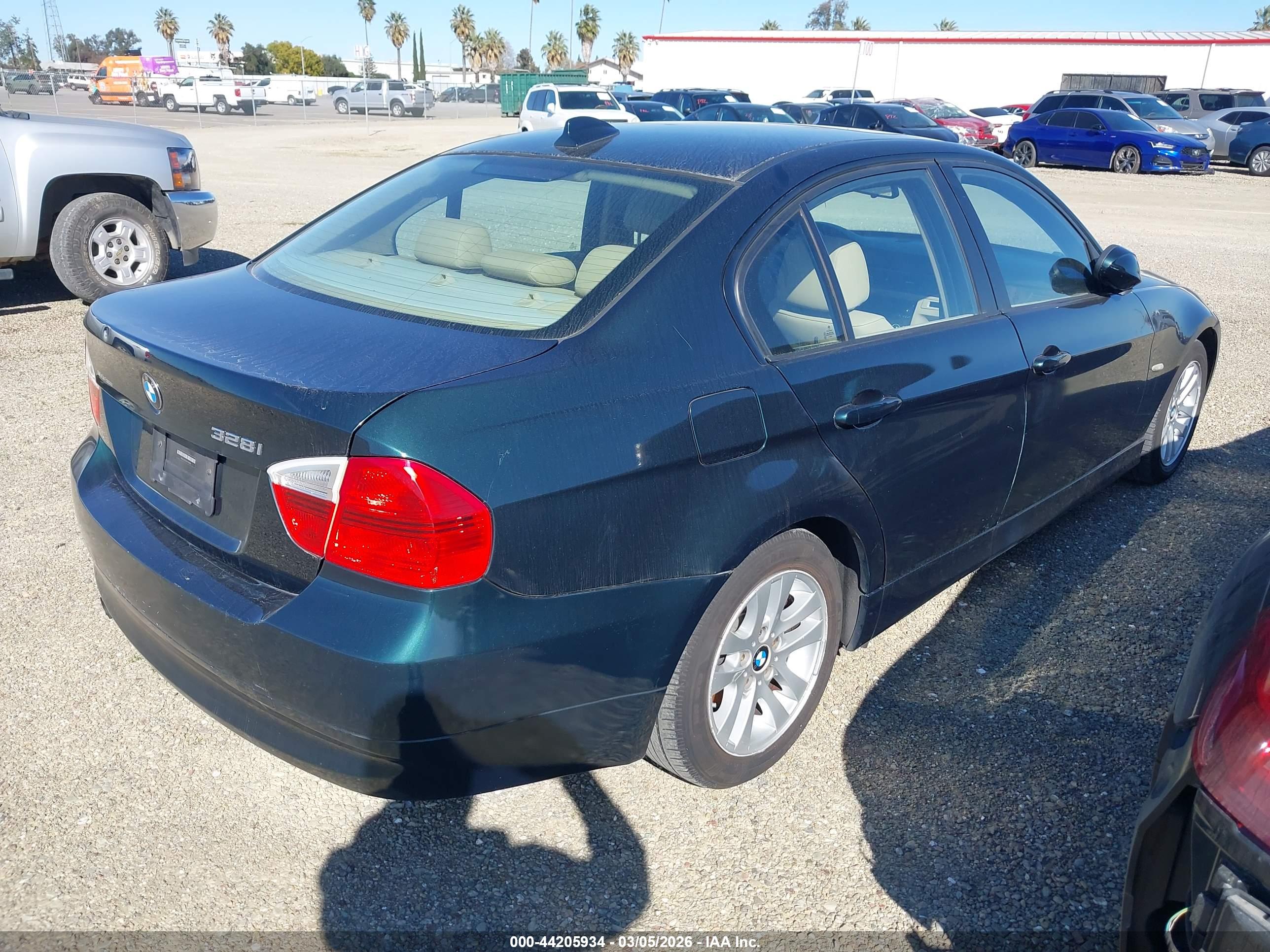BMW 328I image 4