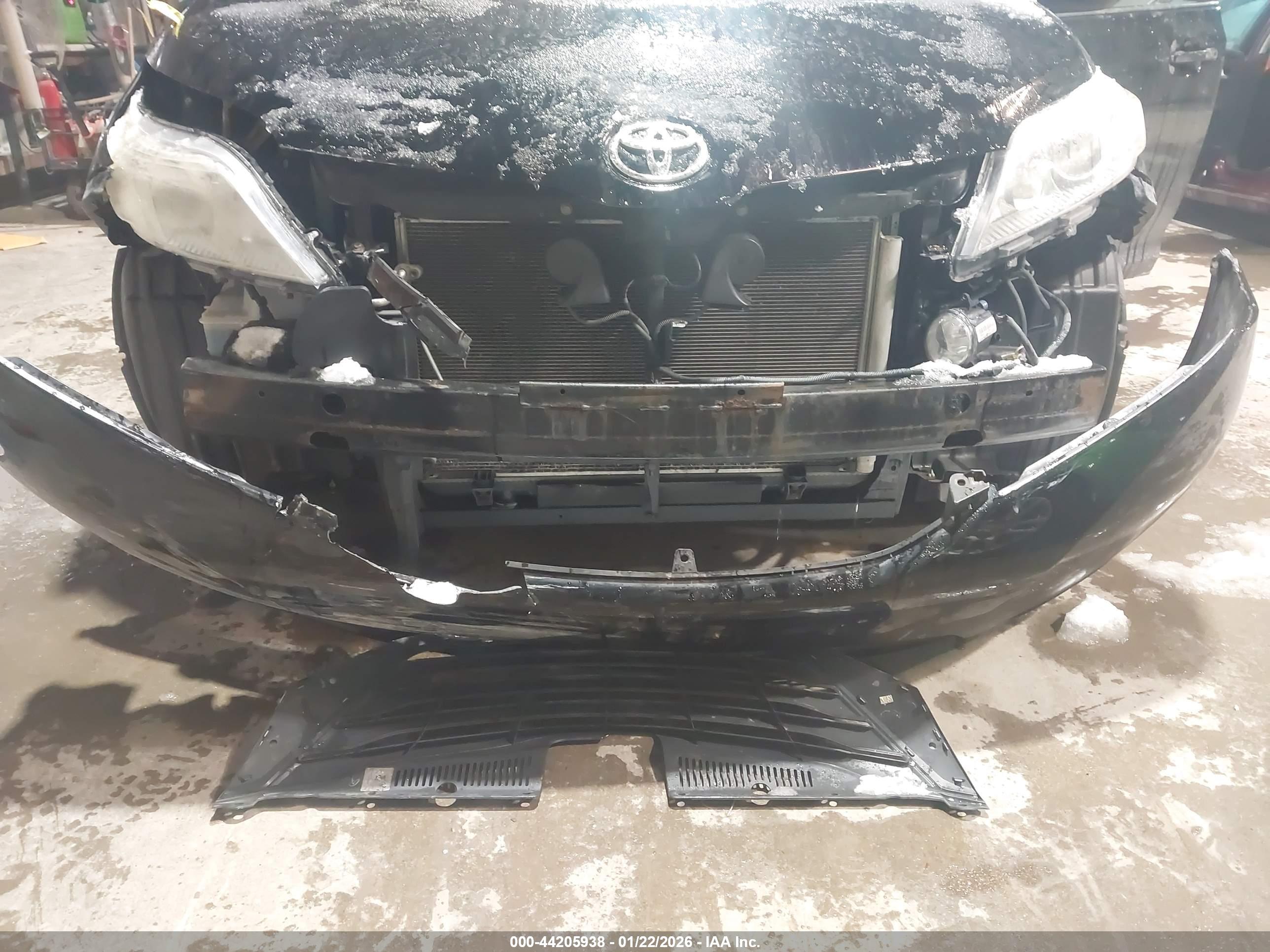 TOYOTA SIENNA image 6