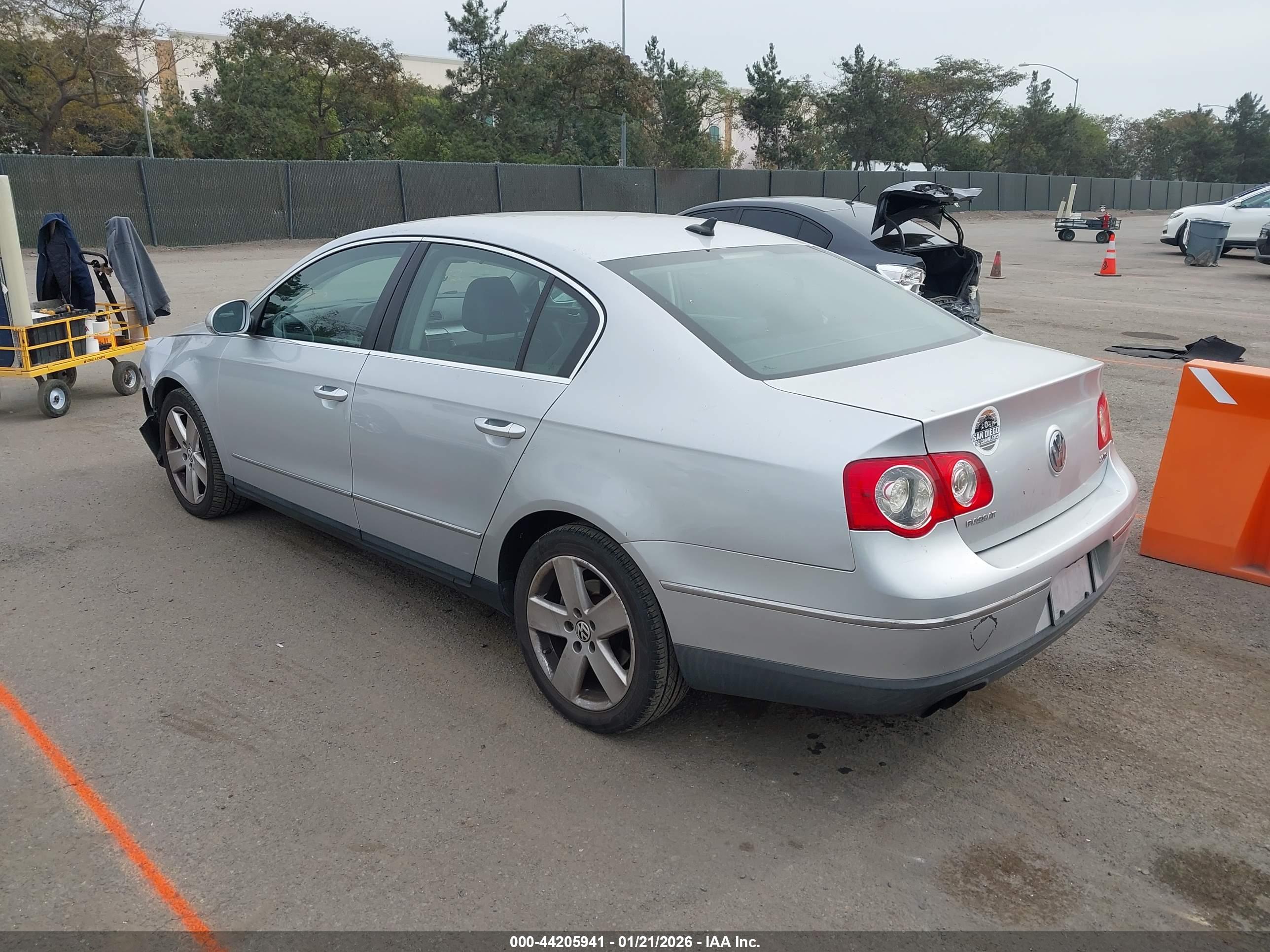 VOLKSWAGEN PASSAT image 3