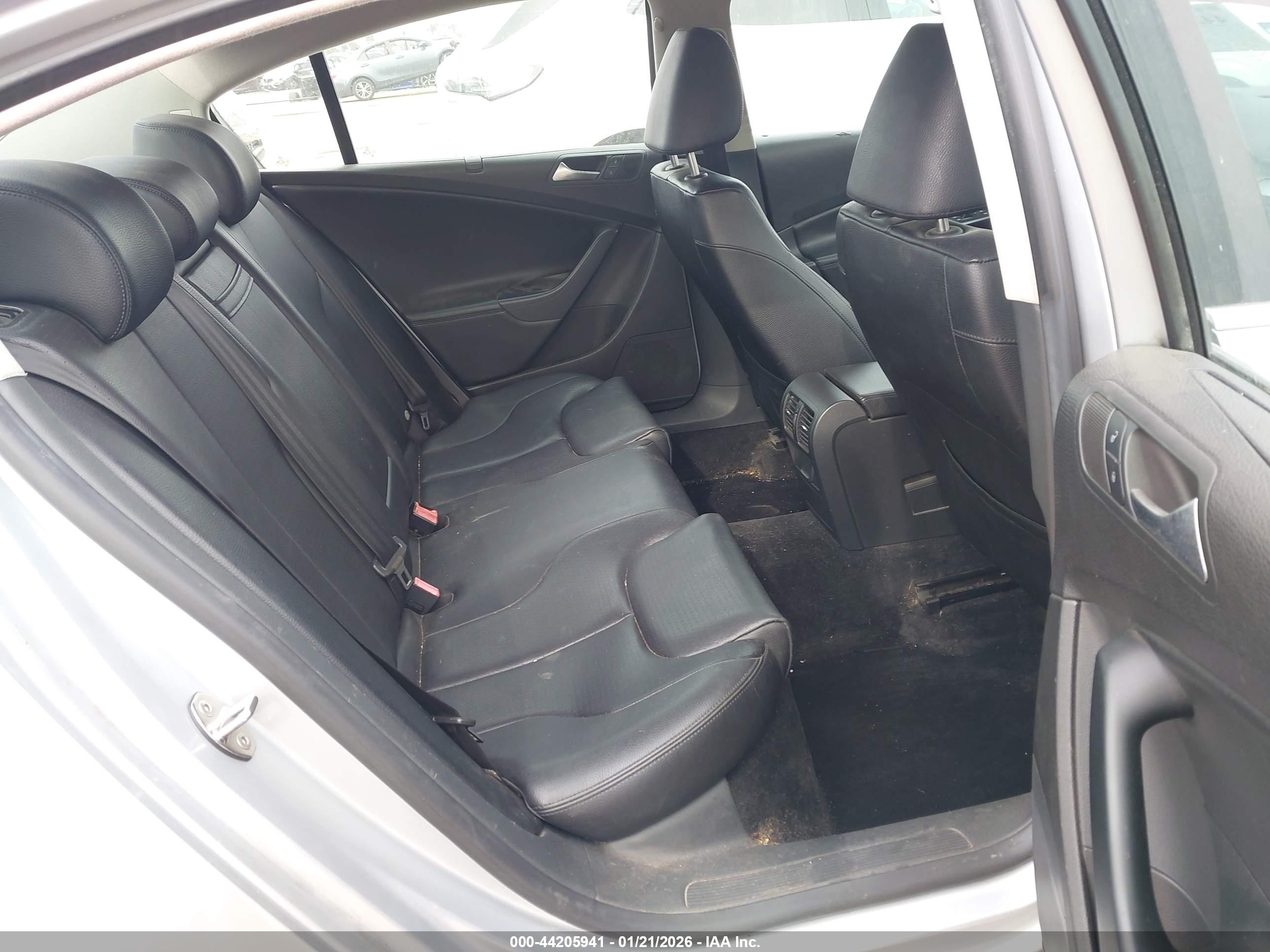 VOLKSWAGEN PASSAT image 8