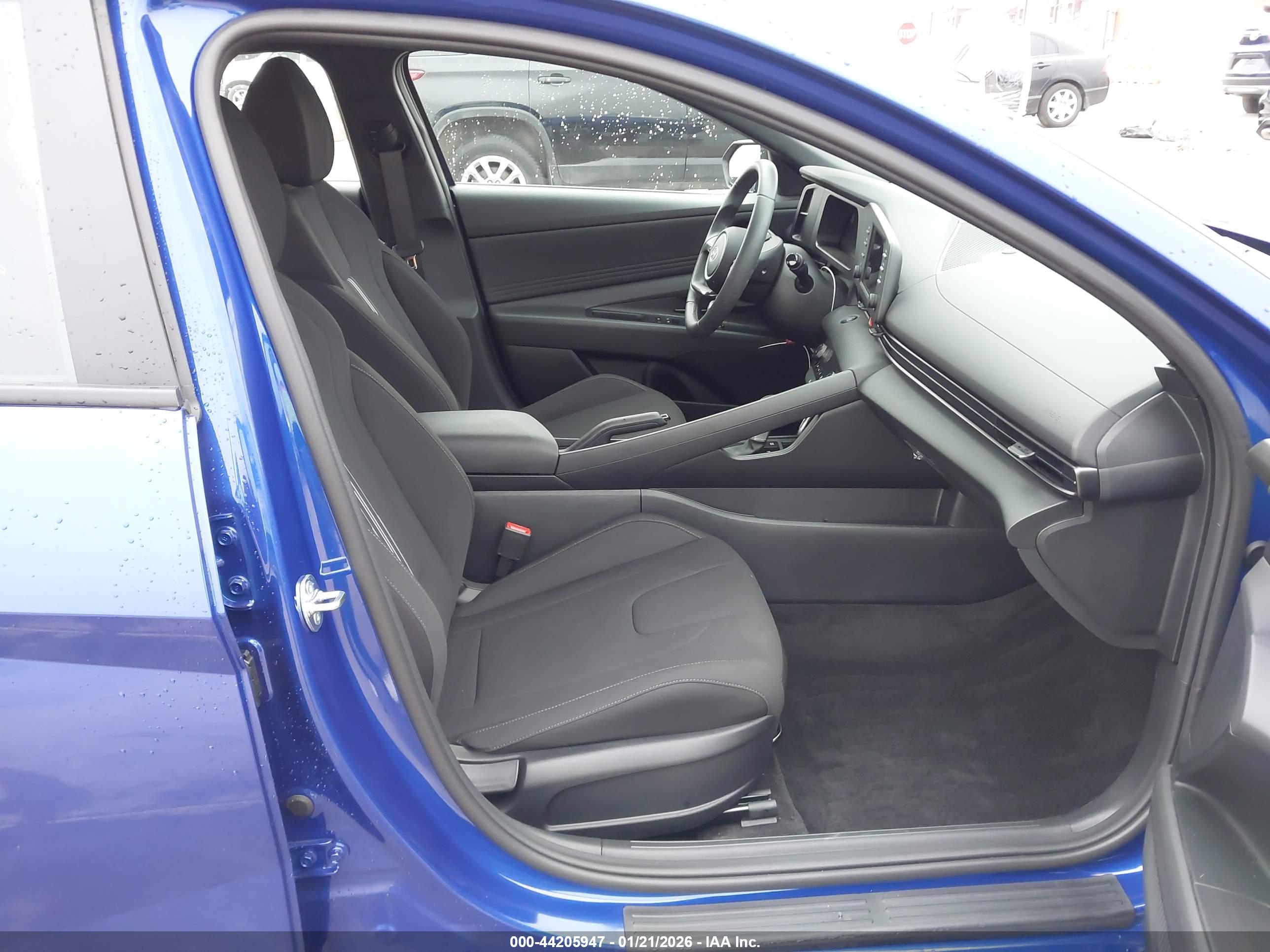 HYUNDAI ELANTRA image 5