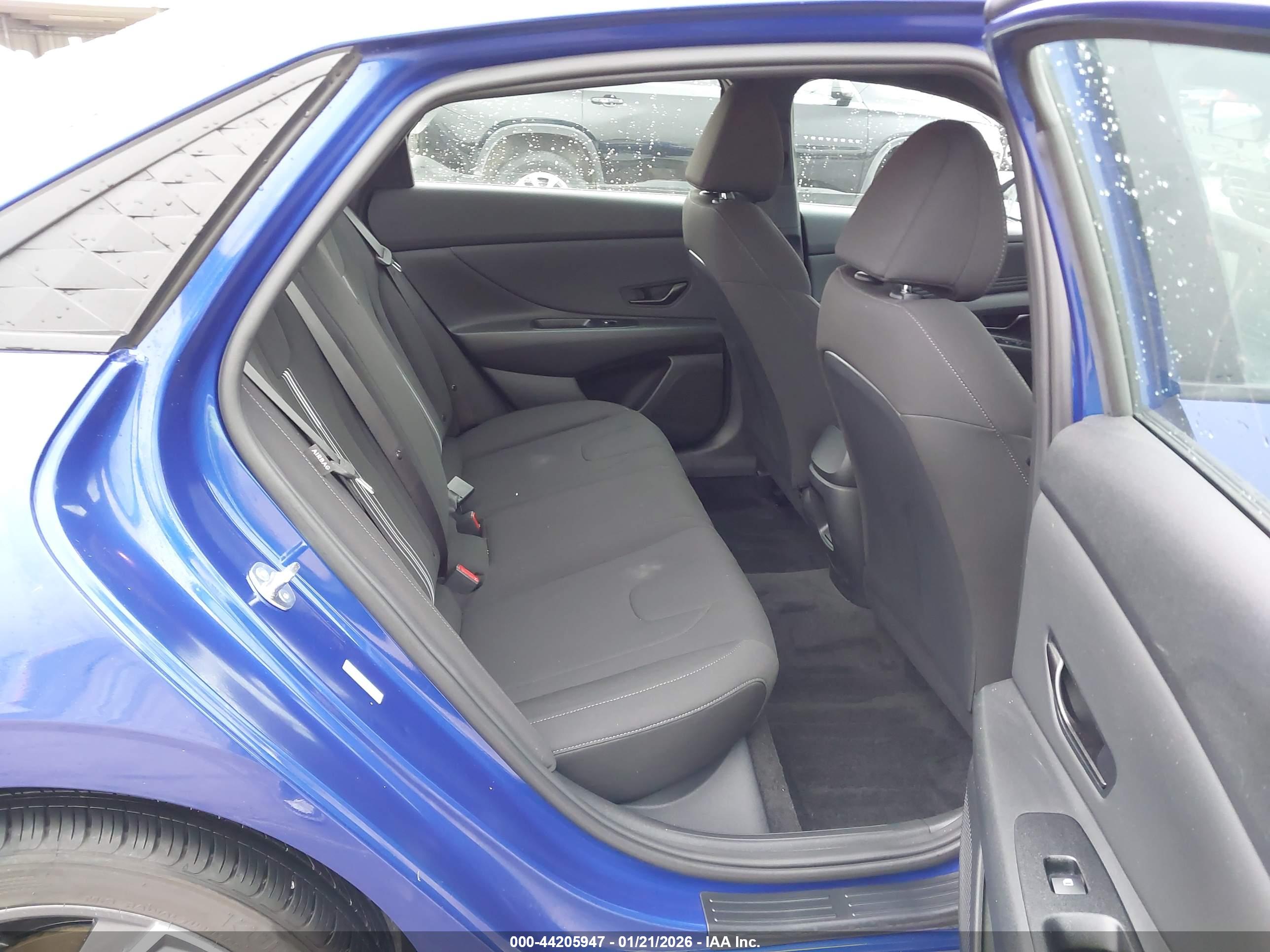 HYUNDAI ELANTRA image 8