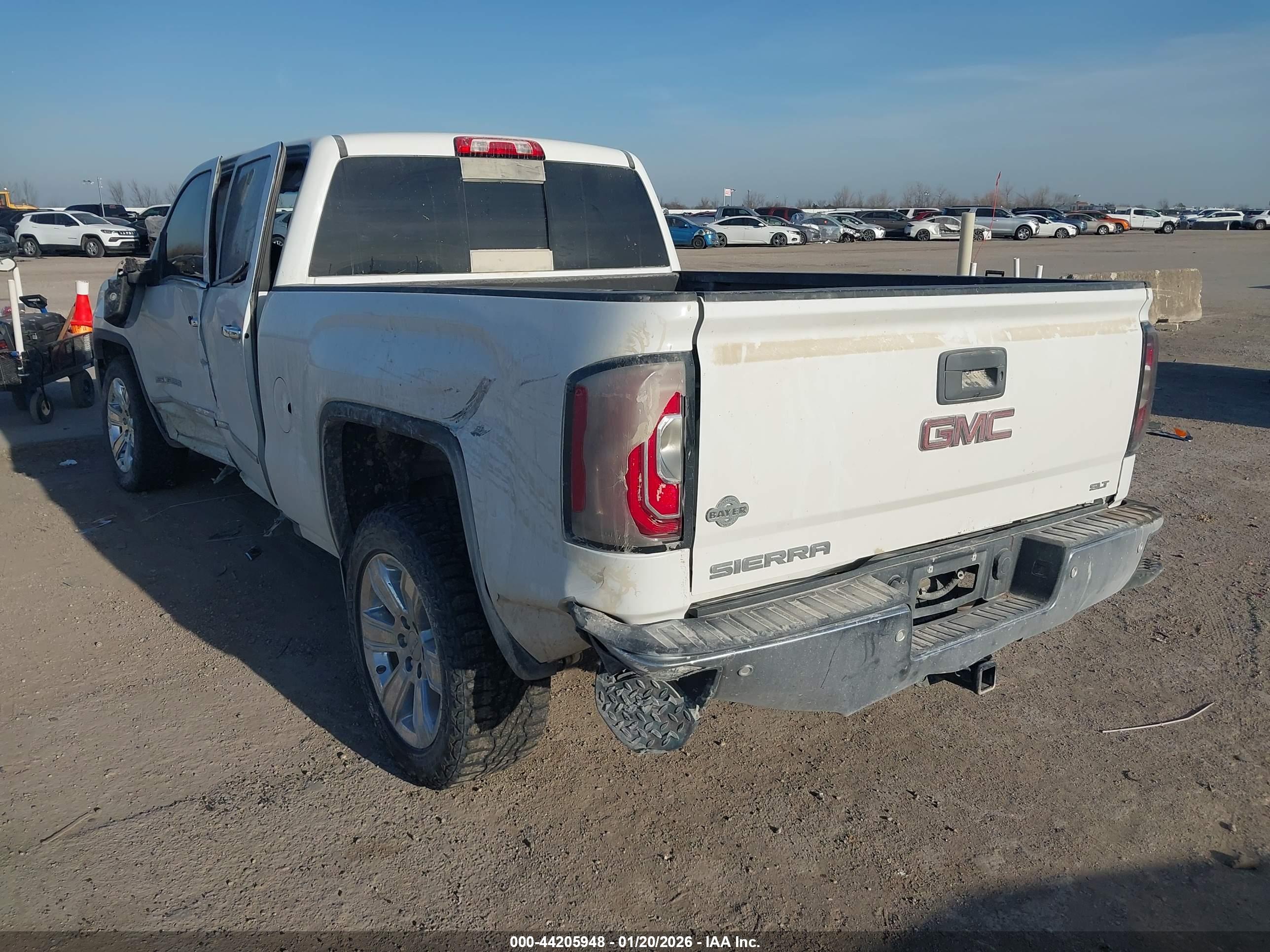 GMC SIERRA image 3