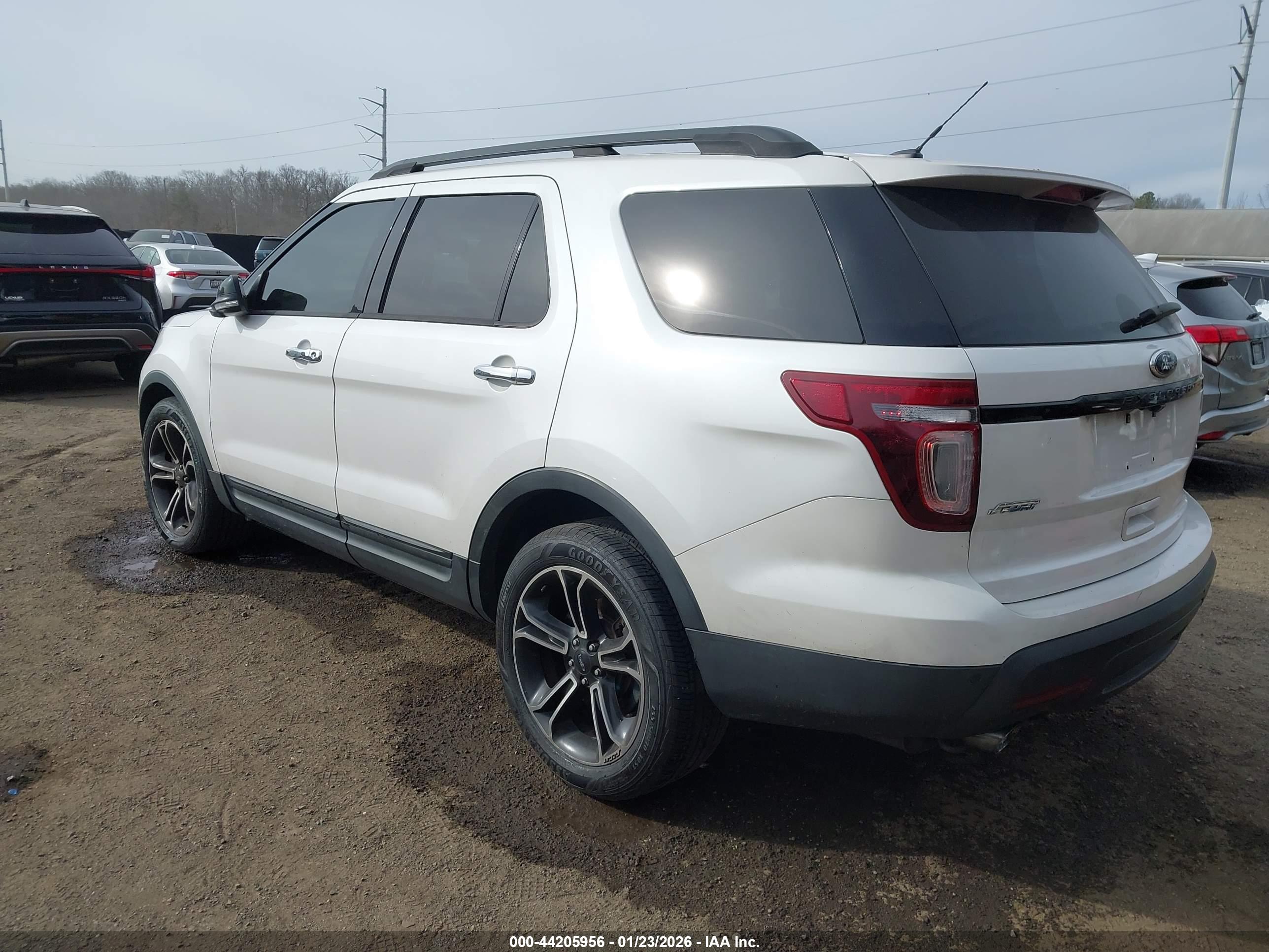 FORD EXPLORER image 3