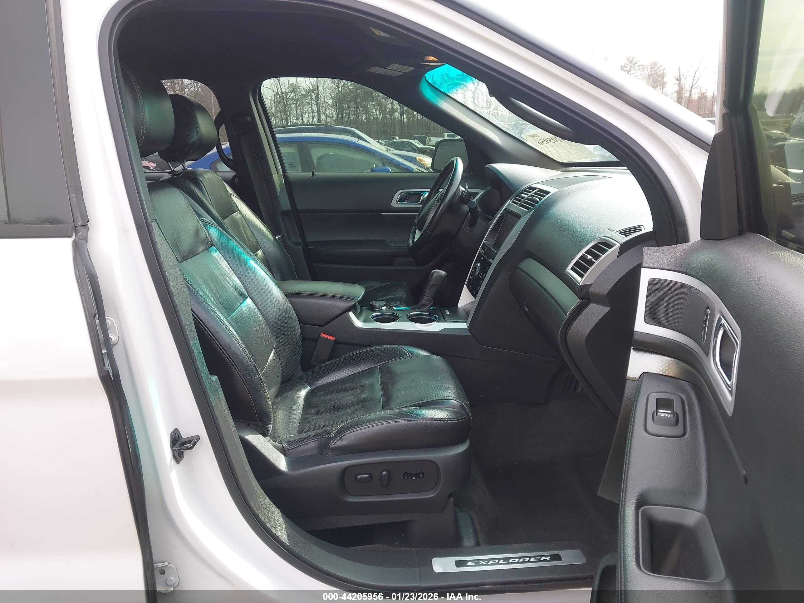FORD EXPLORER image 5