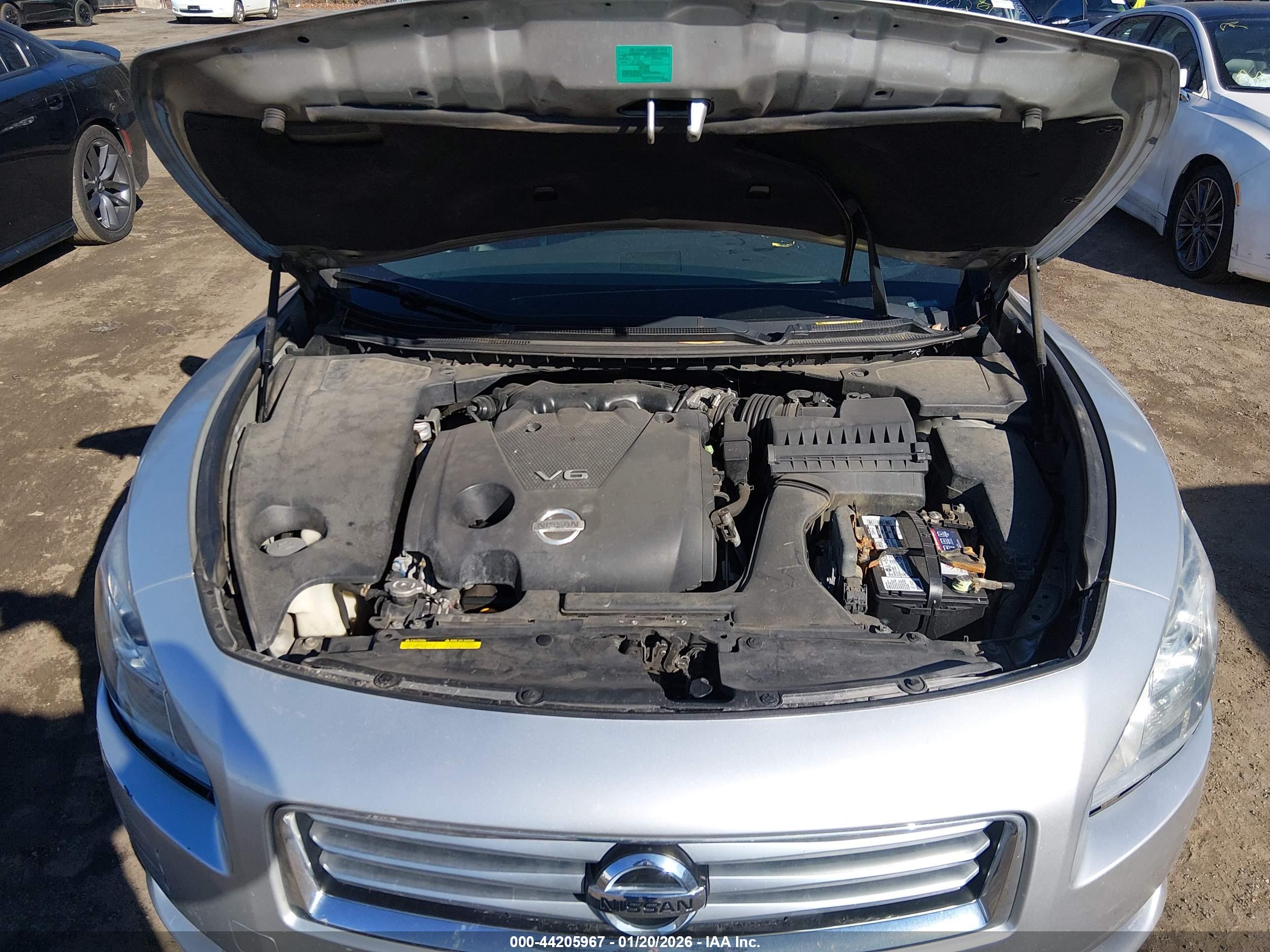 NISSAN MAXIMA image 10