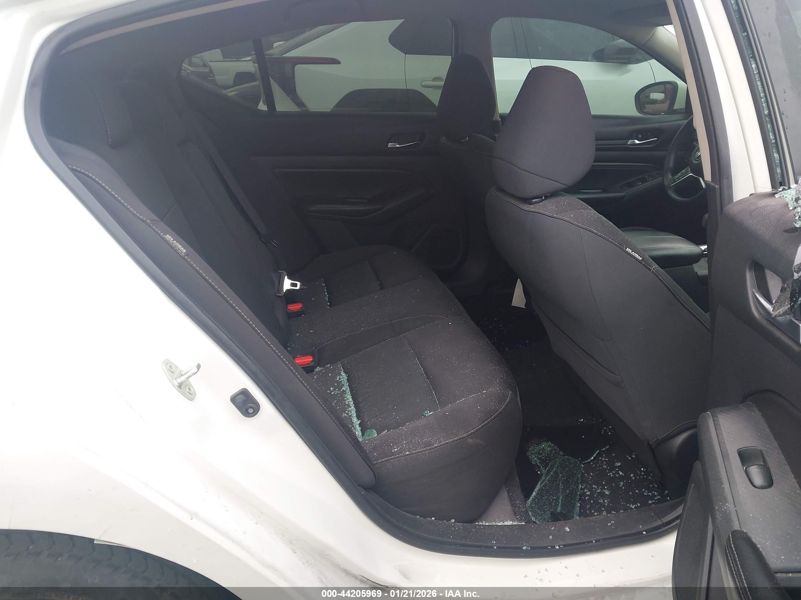NISSAN ALTIMA image 8