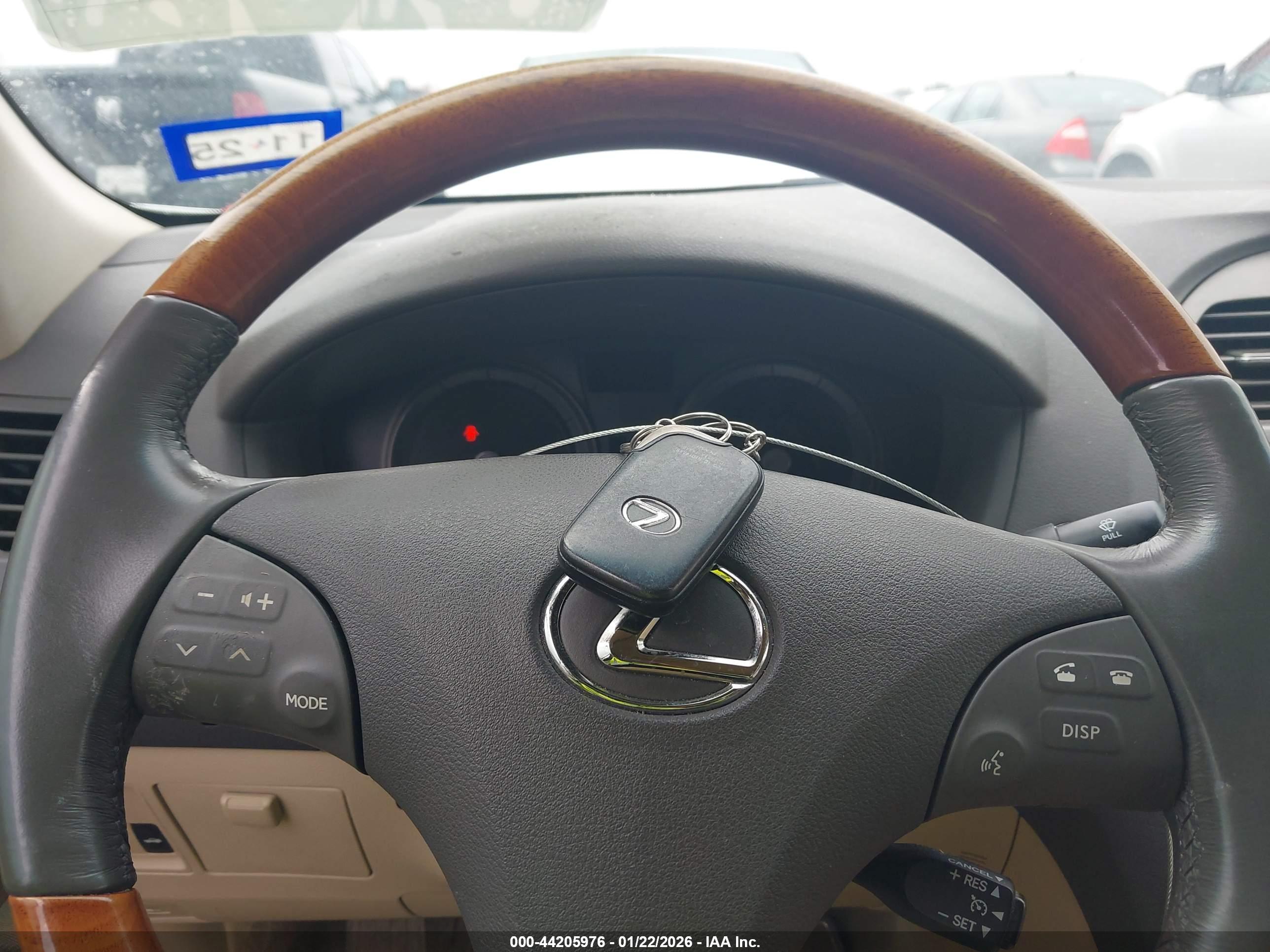 LEXUS ES image 11