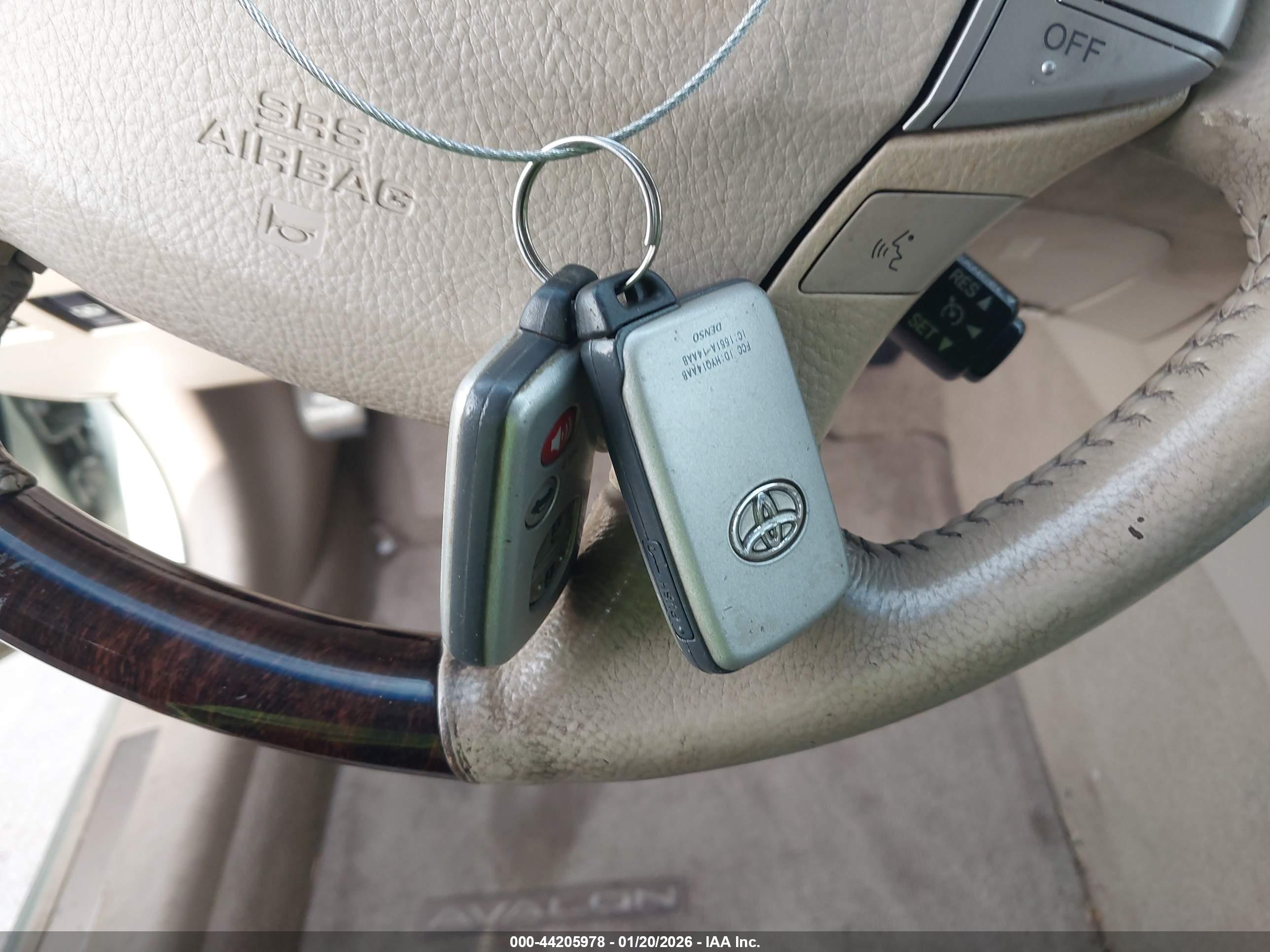 TOYOTA AVALON image 11