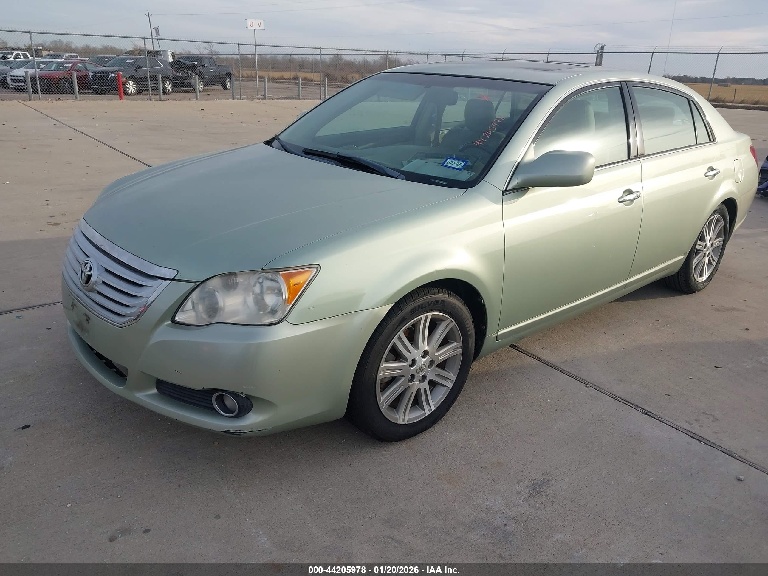 TOYOTA AVALON image 2