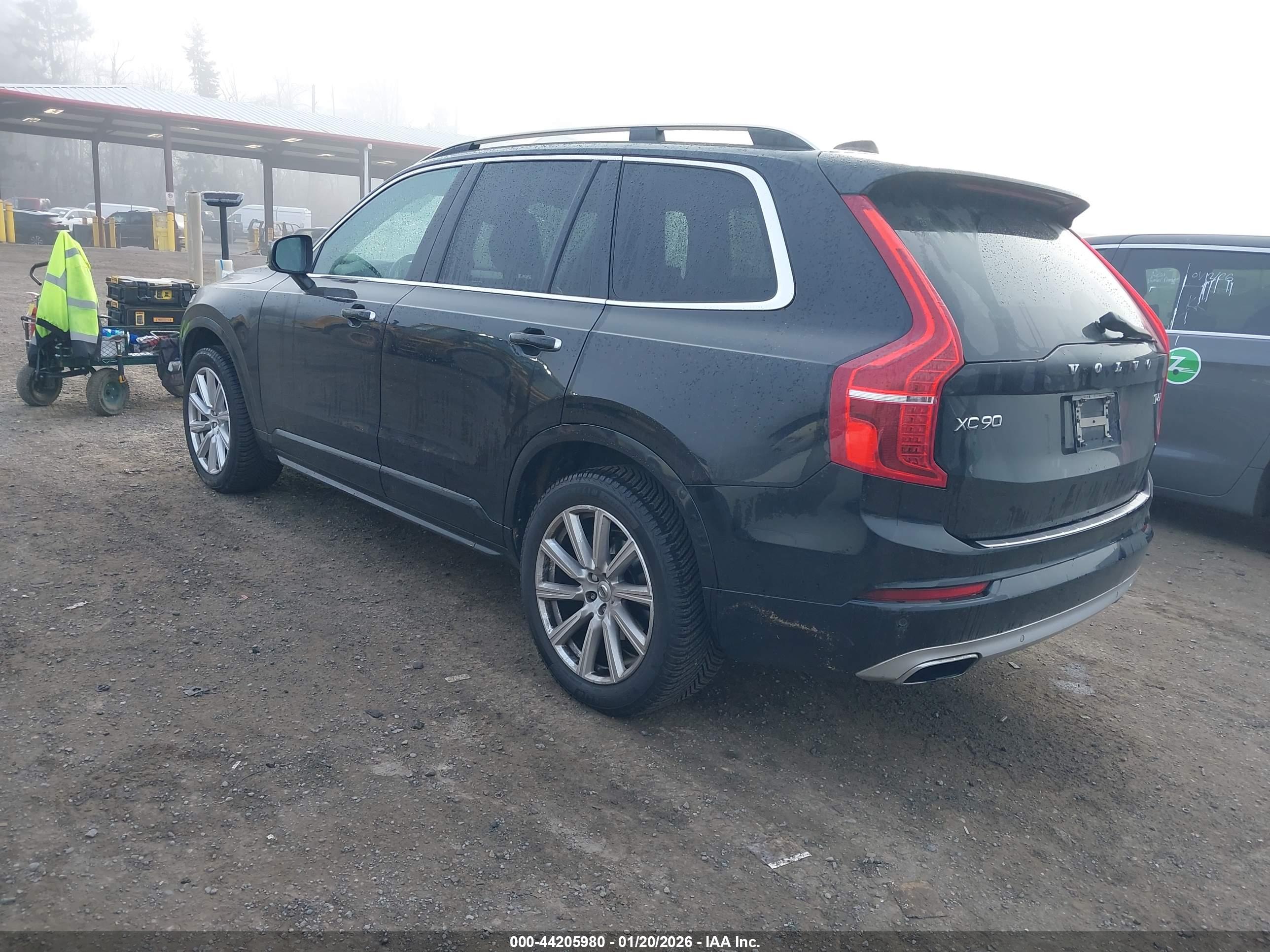 VOLVO XC90 image 3