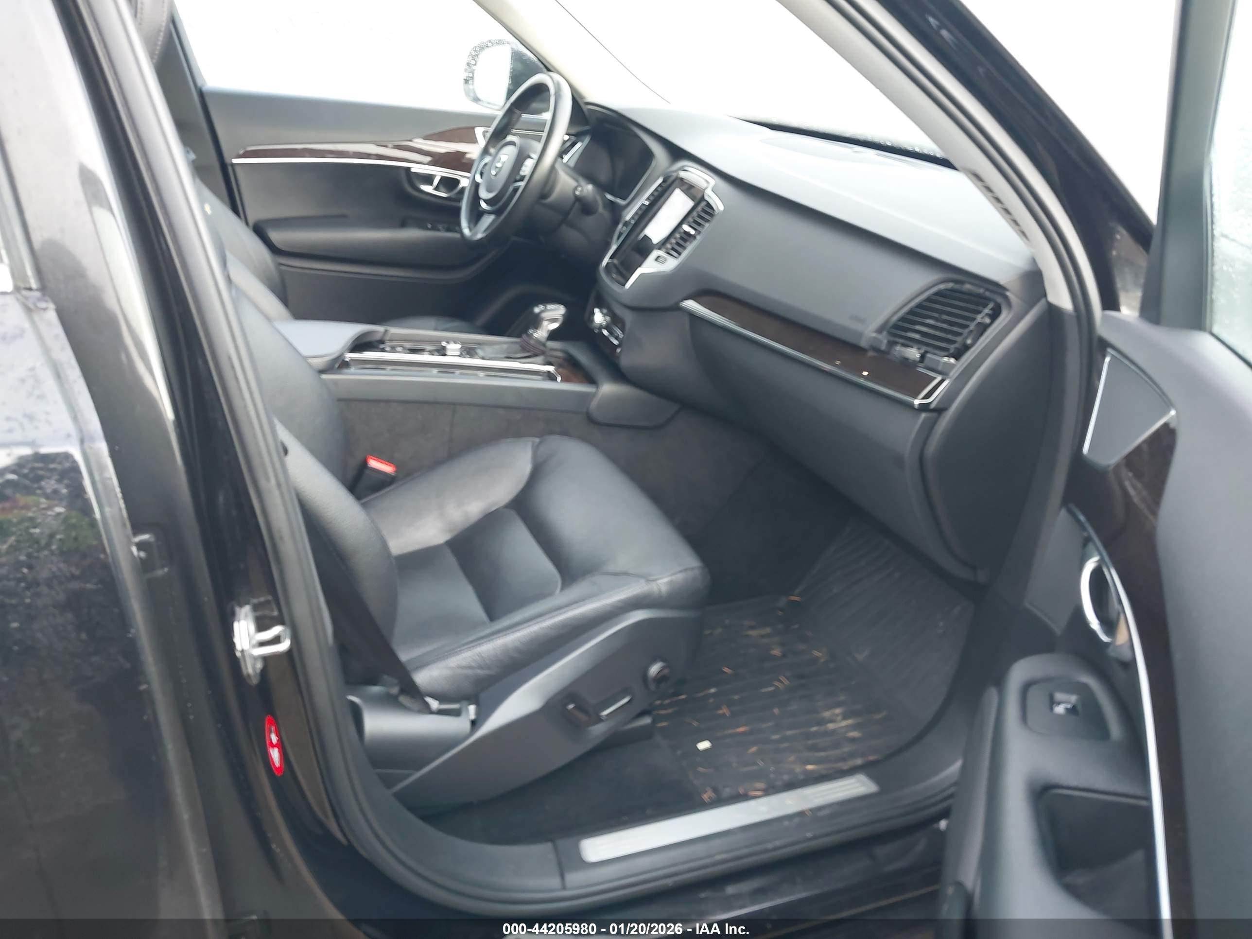 VOLVO XC90 image 5