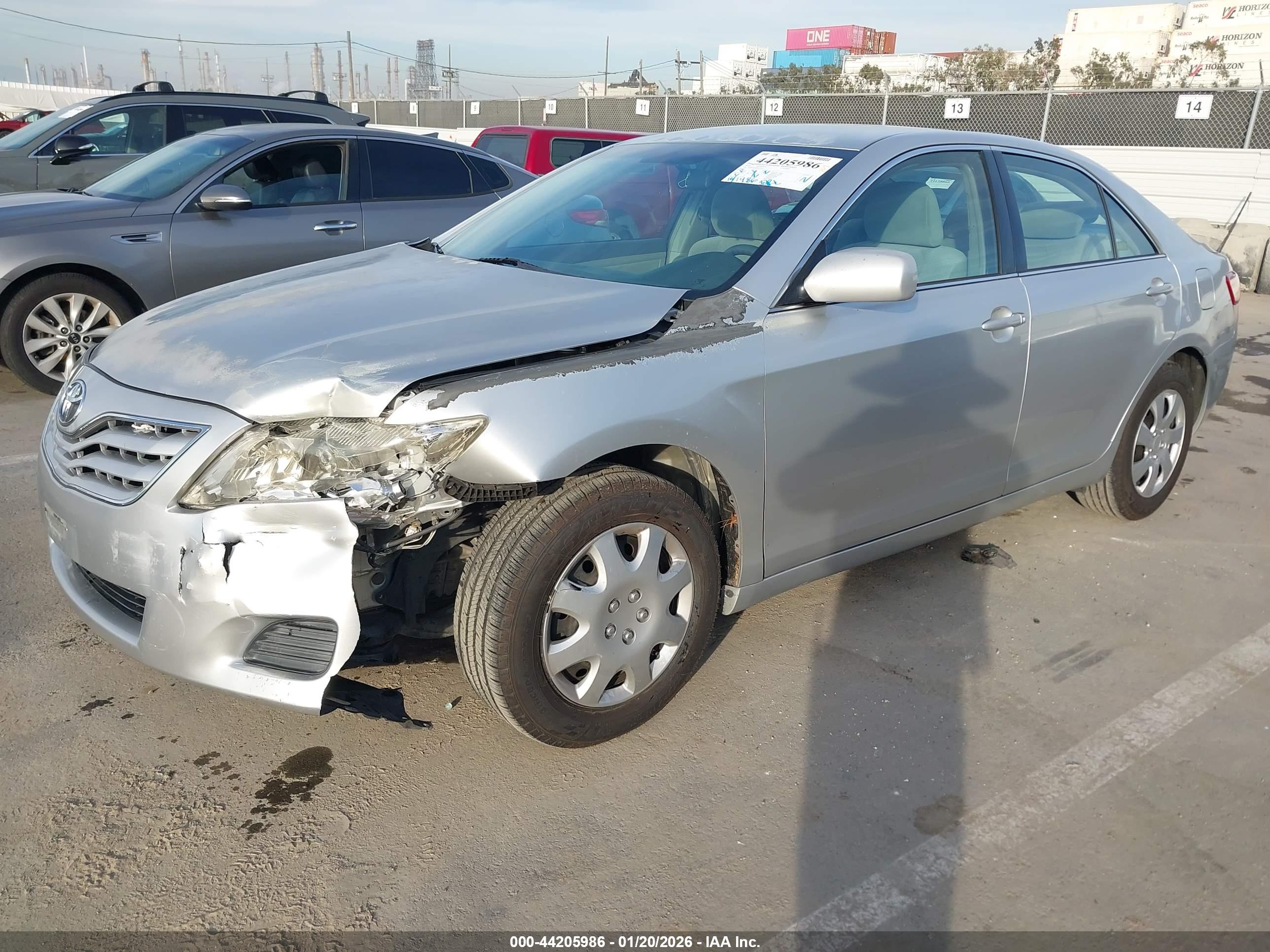 TOYOTA CAMRY image 2