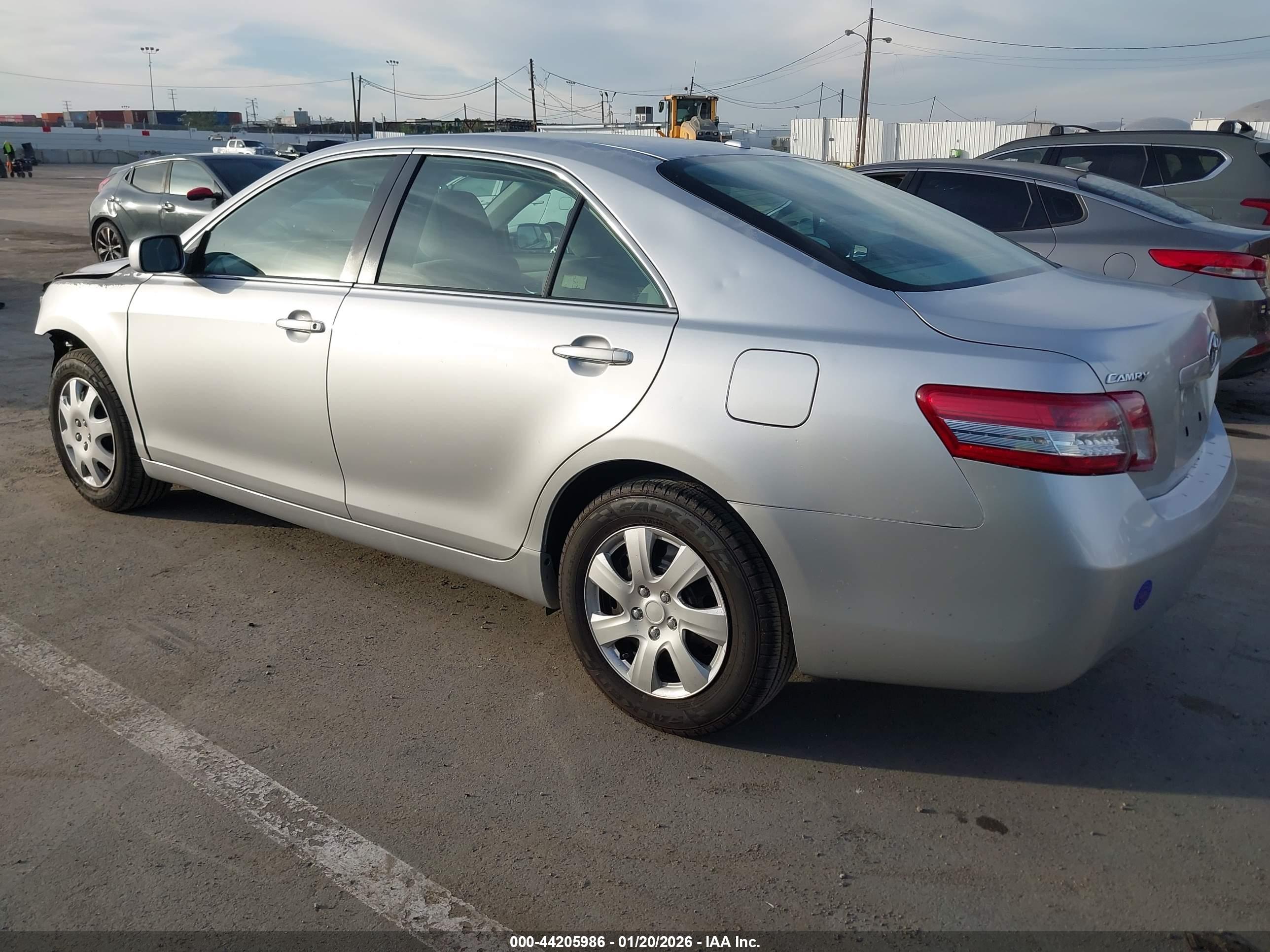 TOYOTA CAMRY image 3