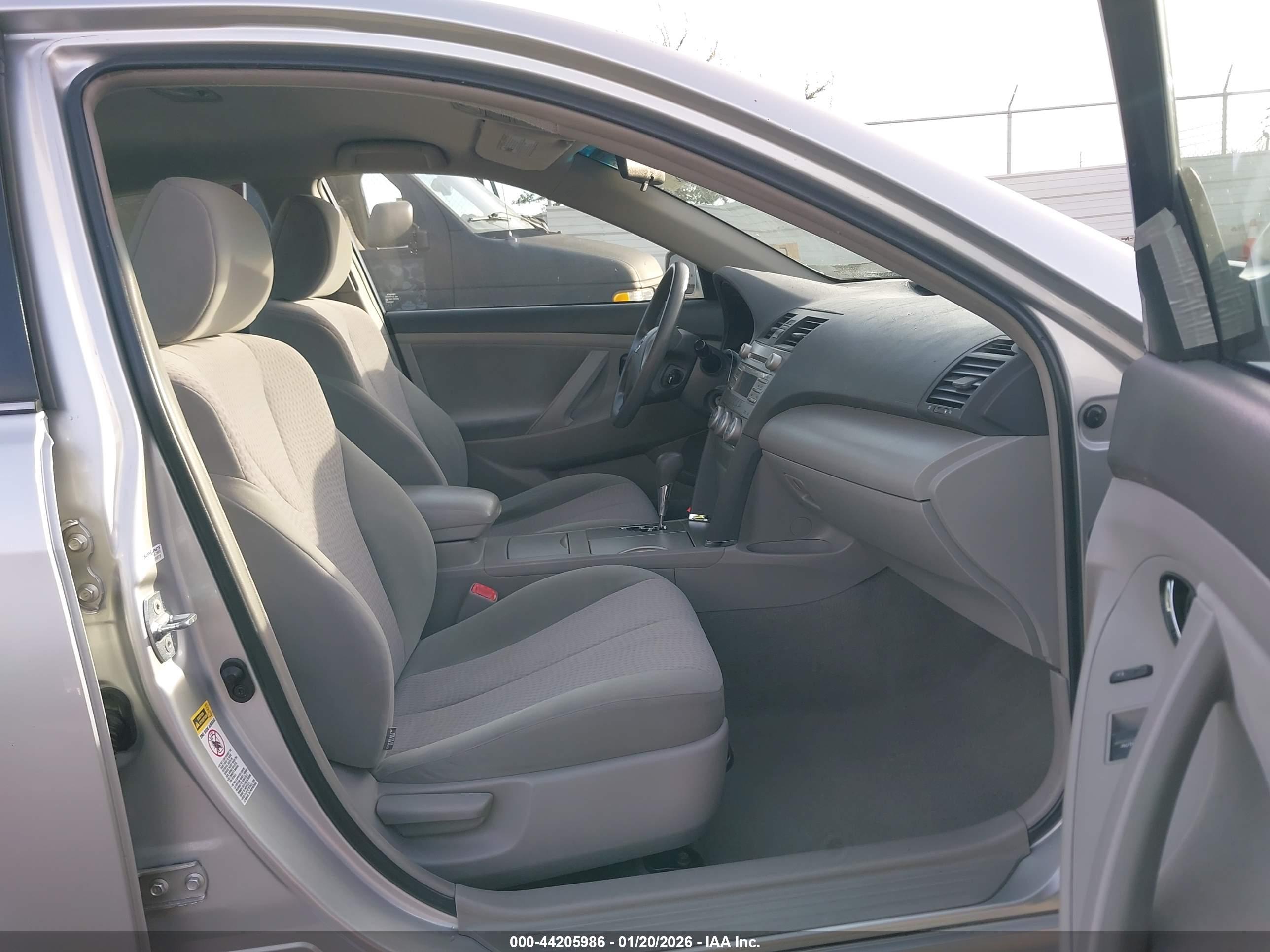 TOYOTA CAMRY image 5