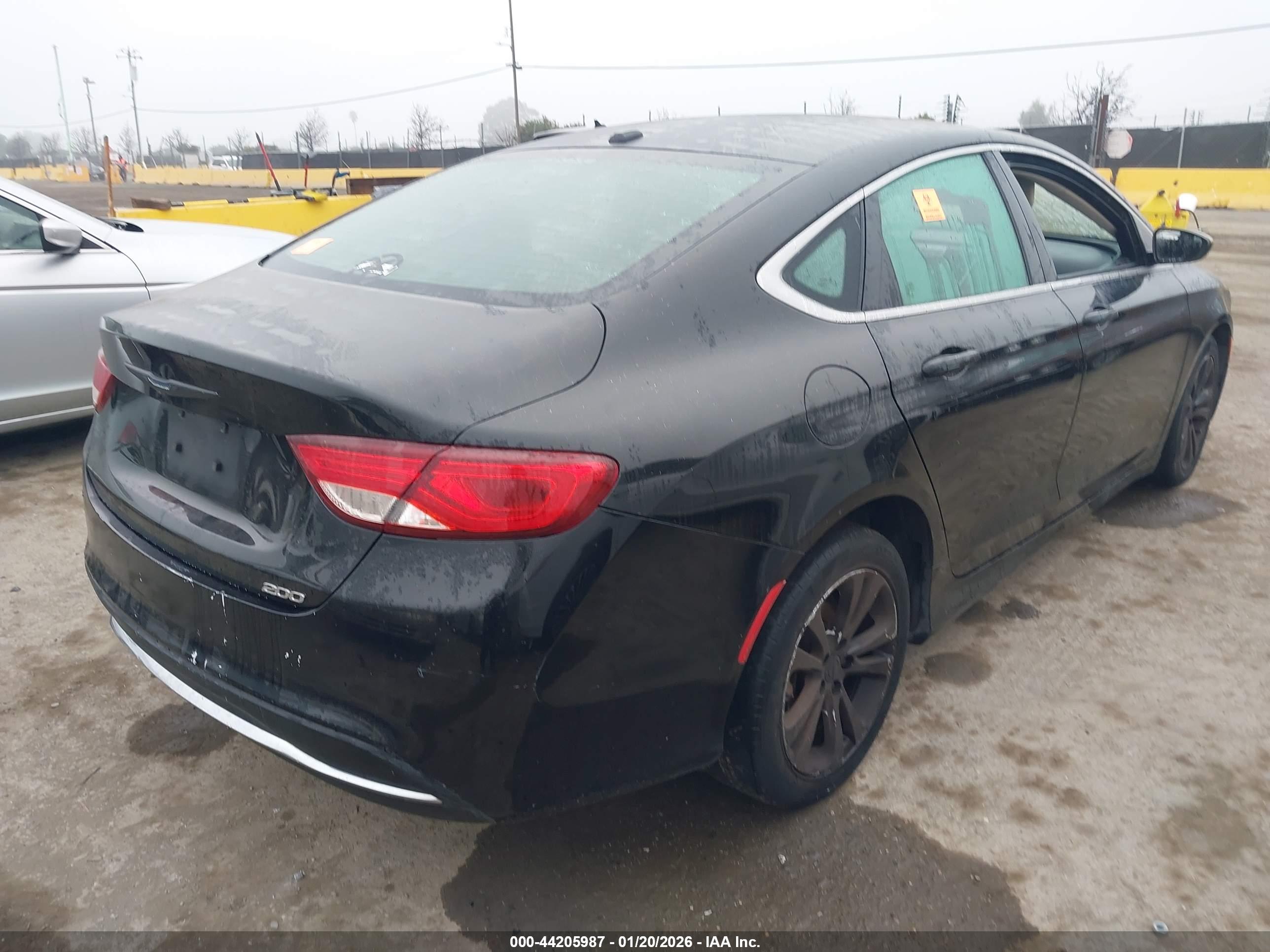 CHRYSLER 200 image 4