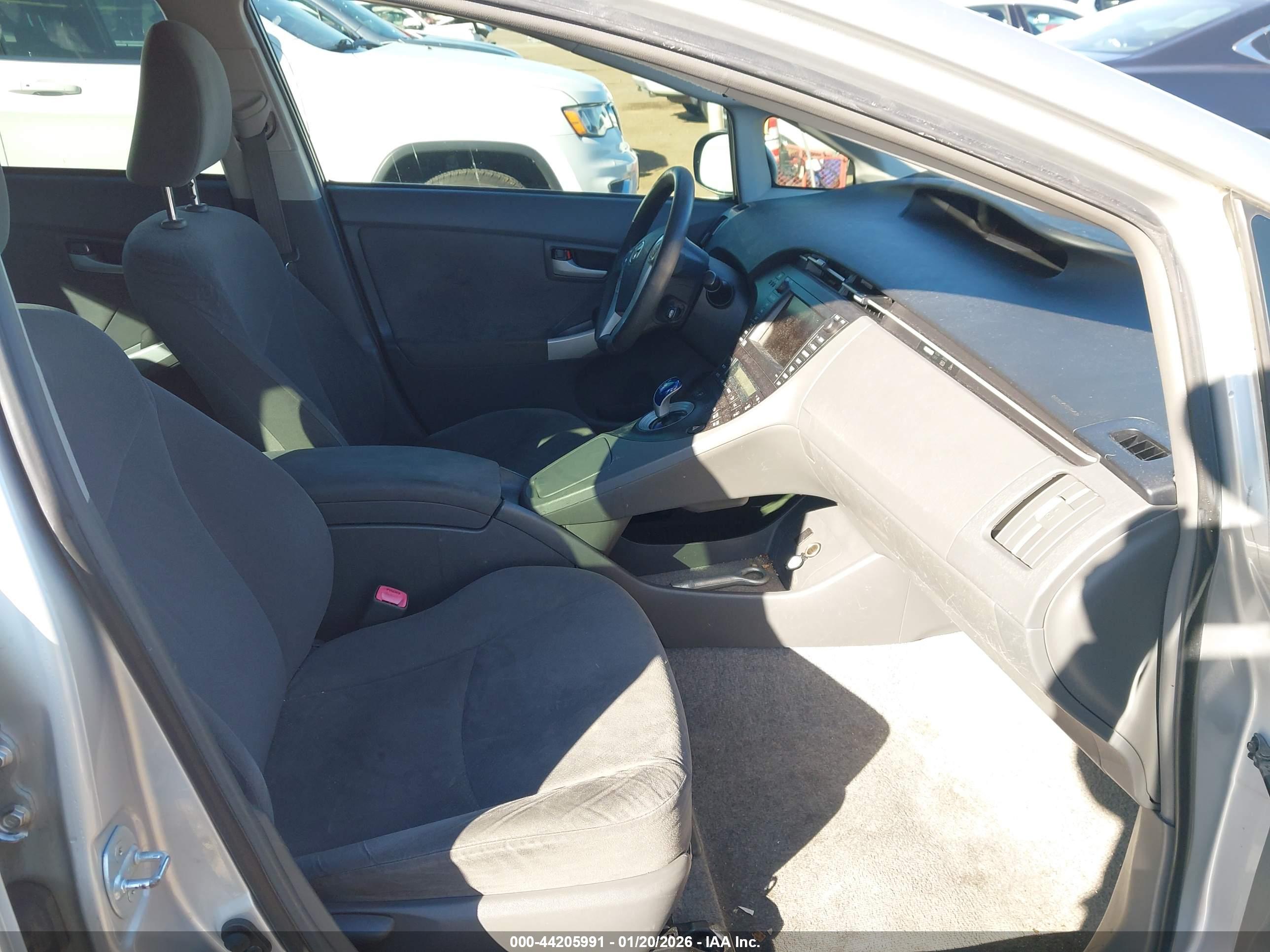 TOYOTA PRIUS image 5