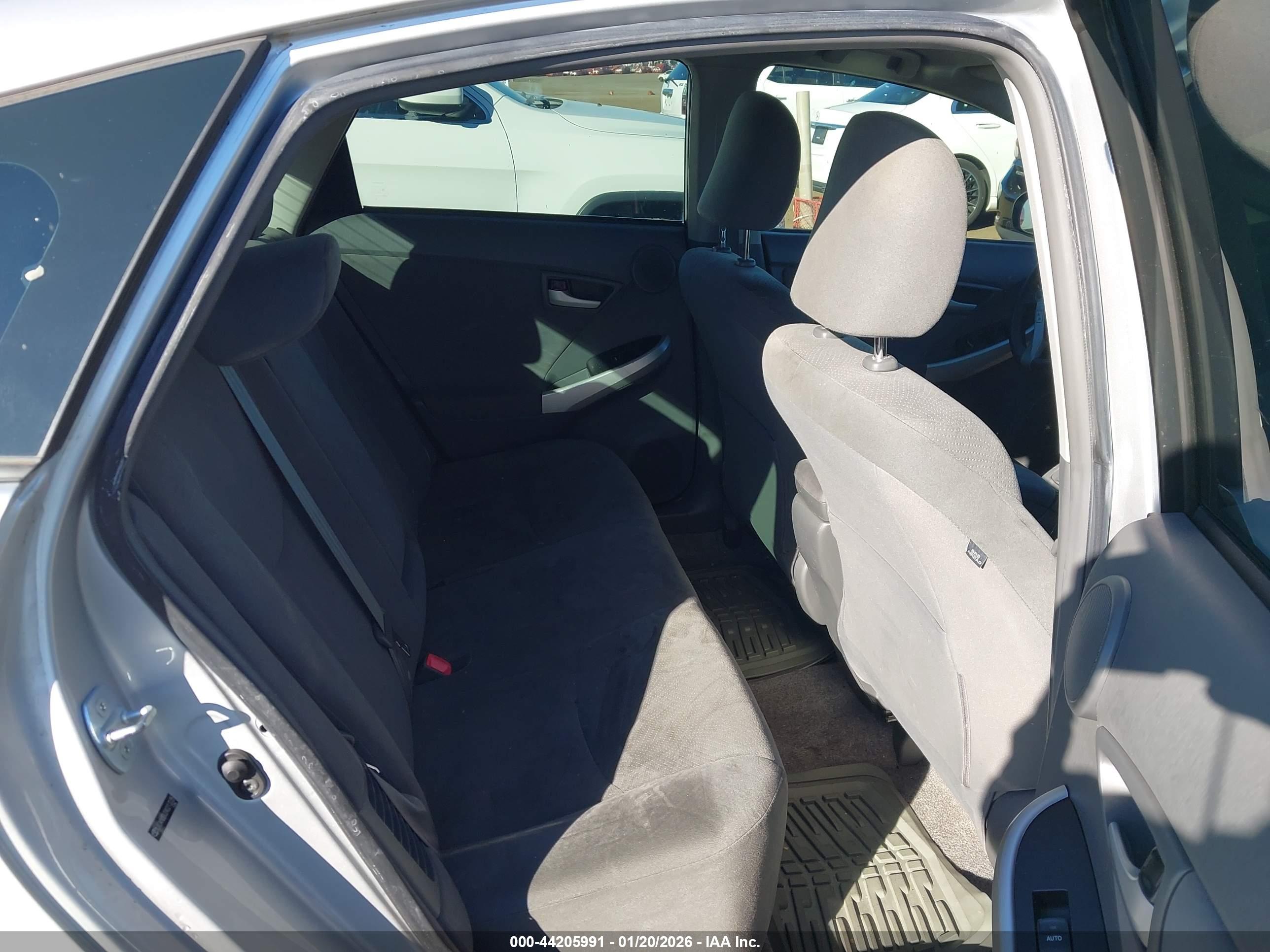 TOYOTA PRIUS image 8