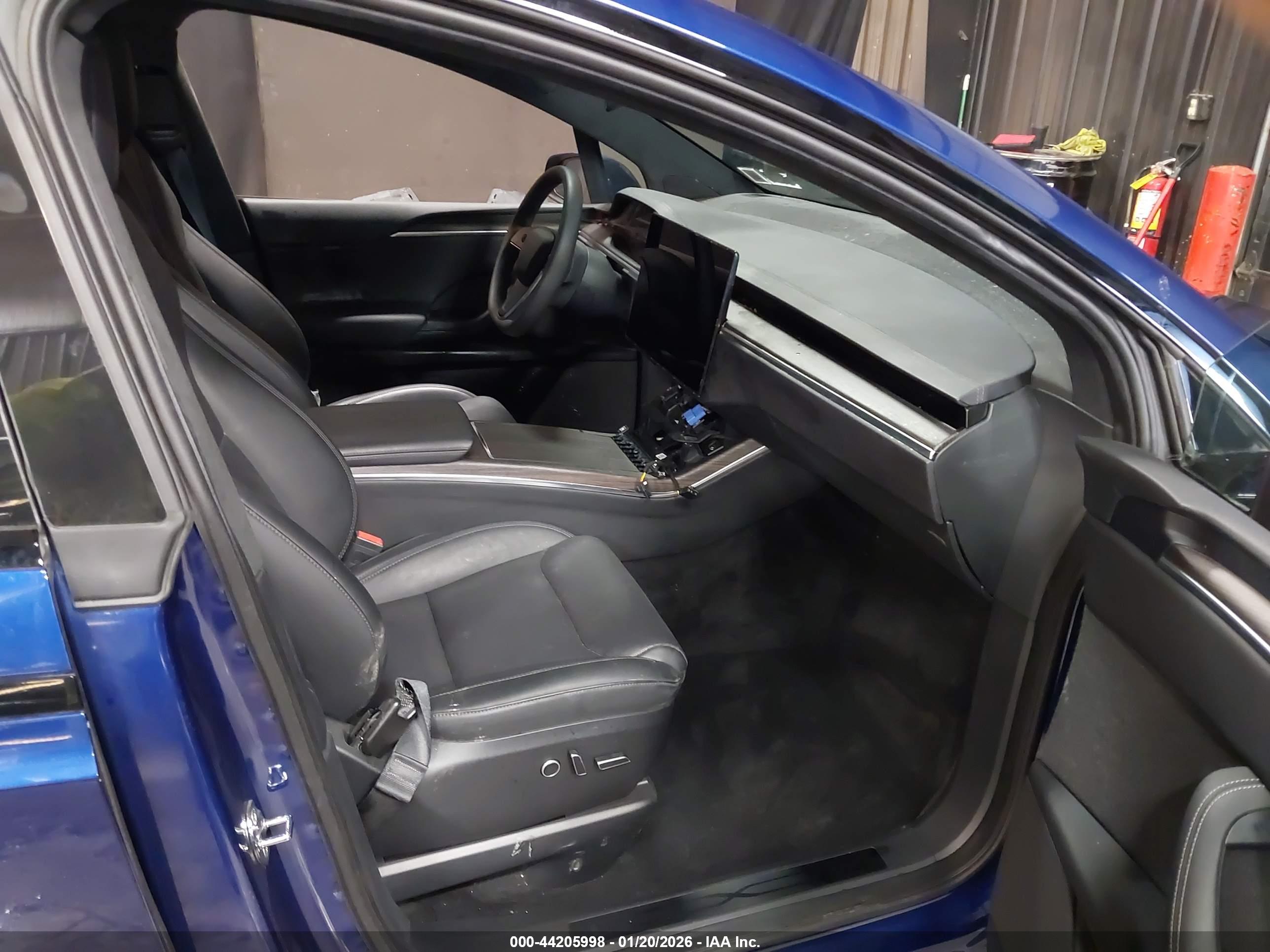 TESLA MODEL image 5