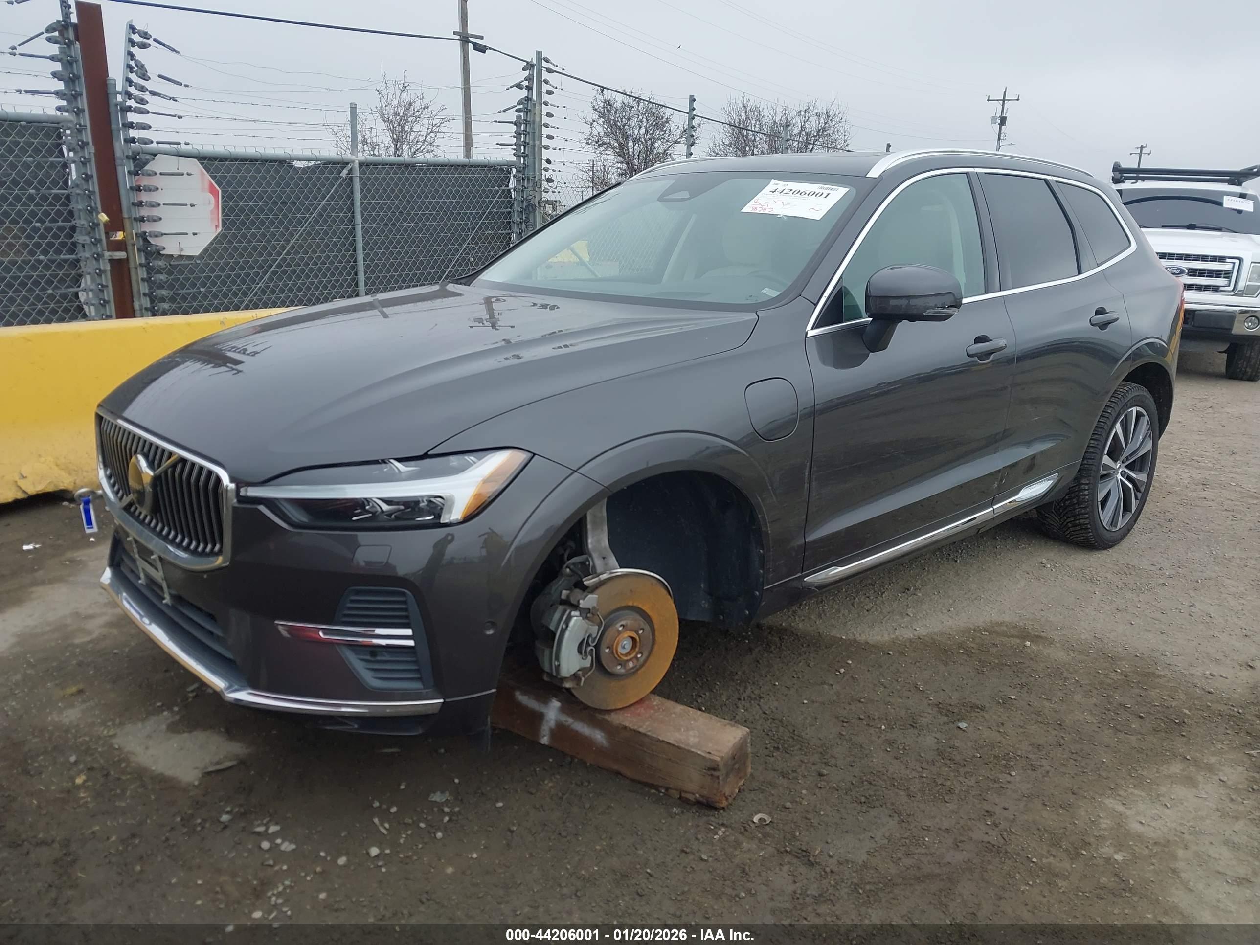 VOLVO XC60 image 2