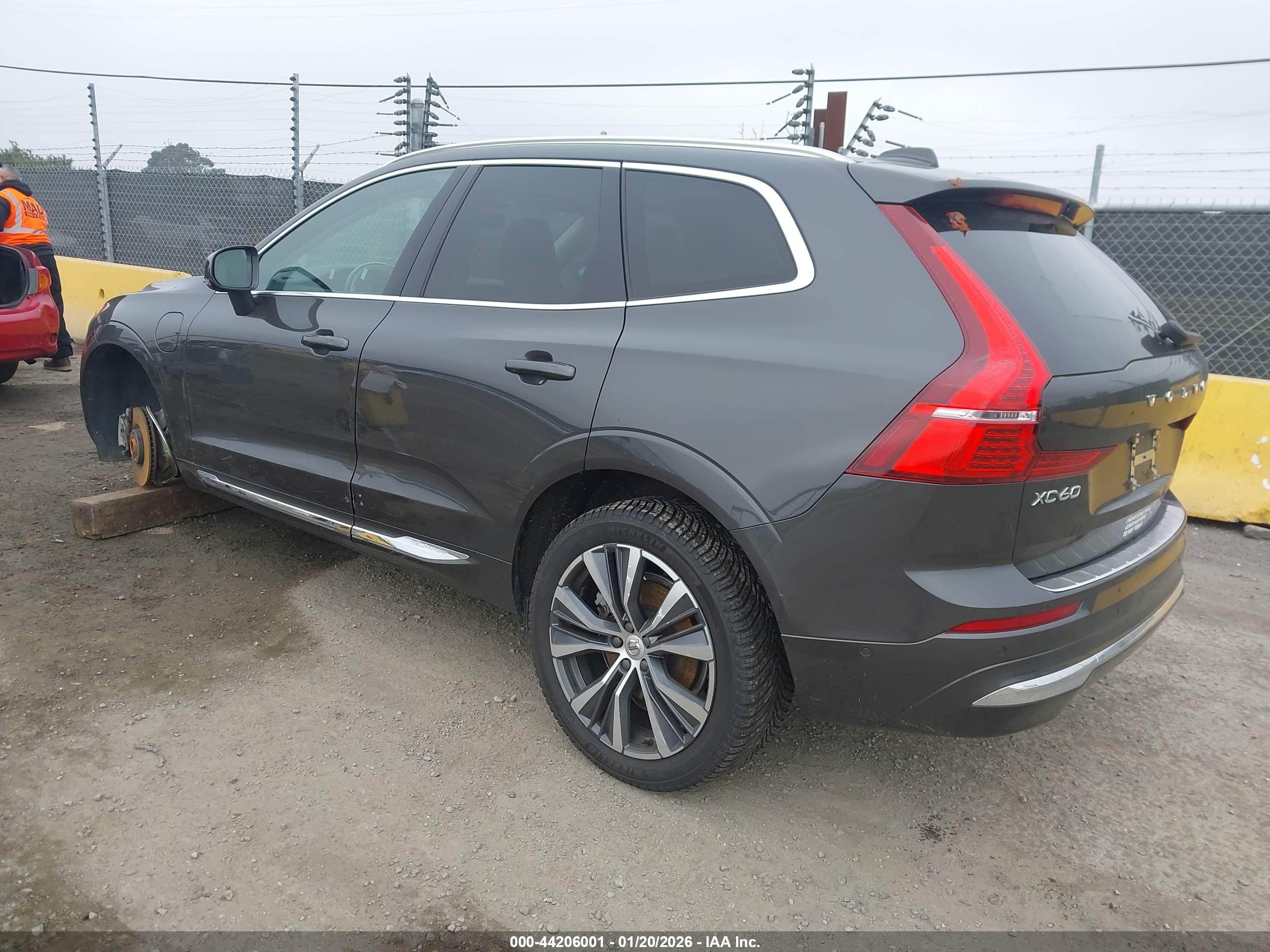 VOLVO XC60 image 3