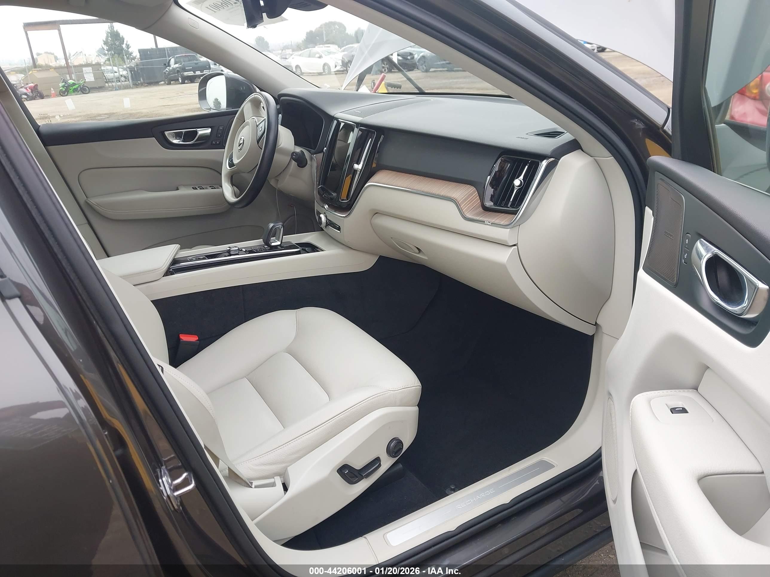 VOLVO XC60 image 5
