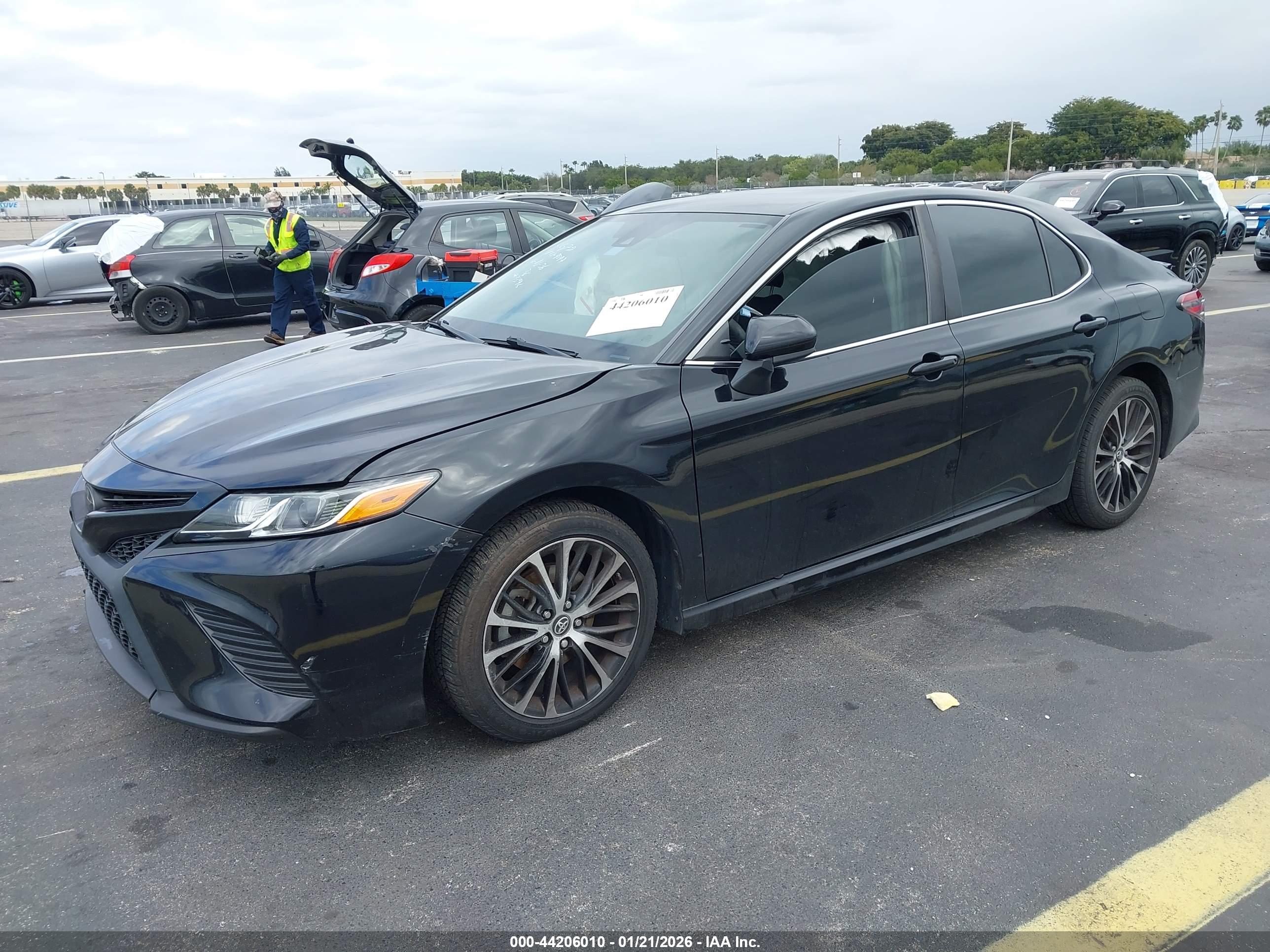 TOYOTA CAMRY image 2
