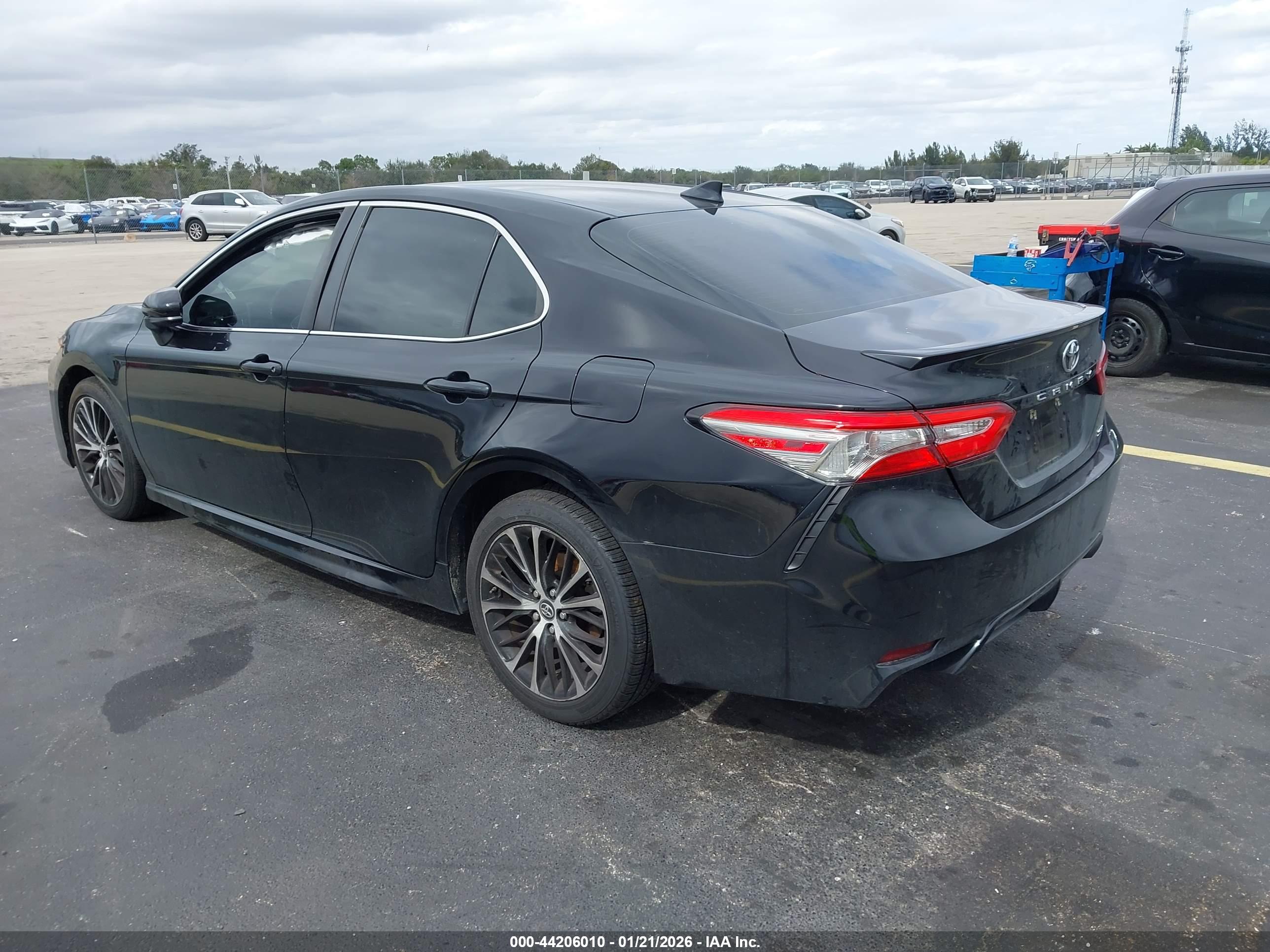 TOYOTA CAMRY image 3
