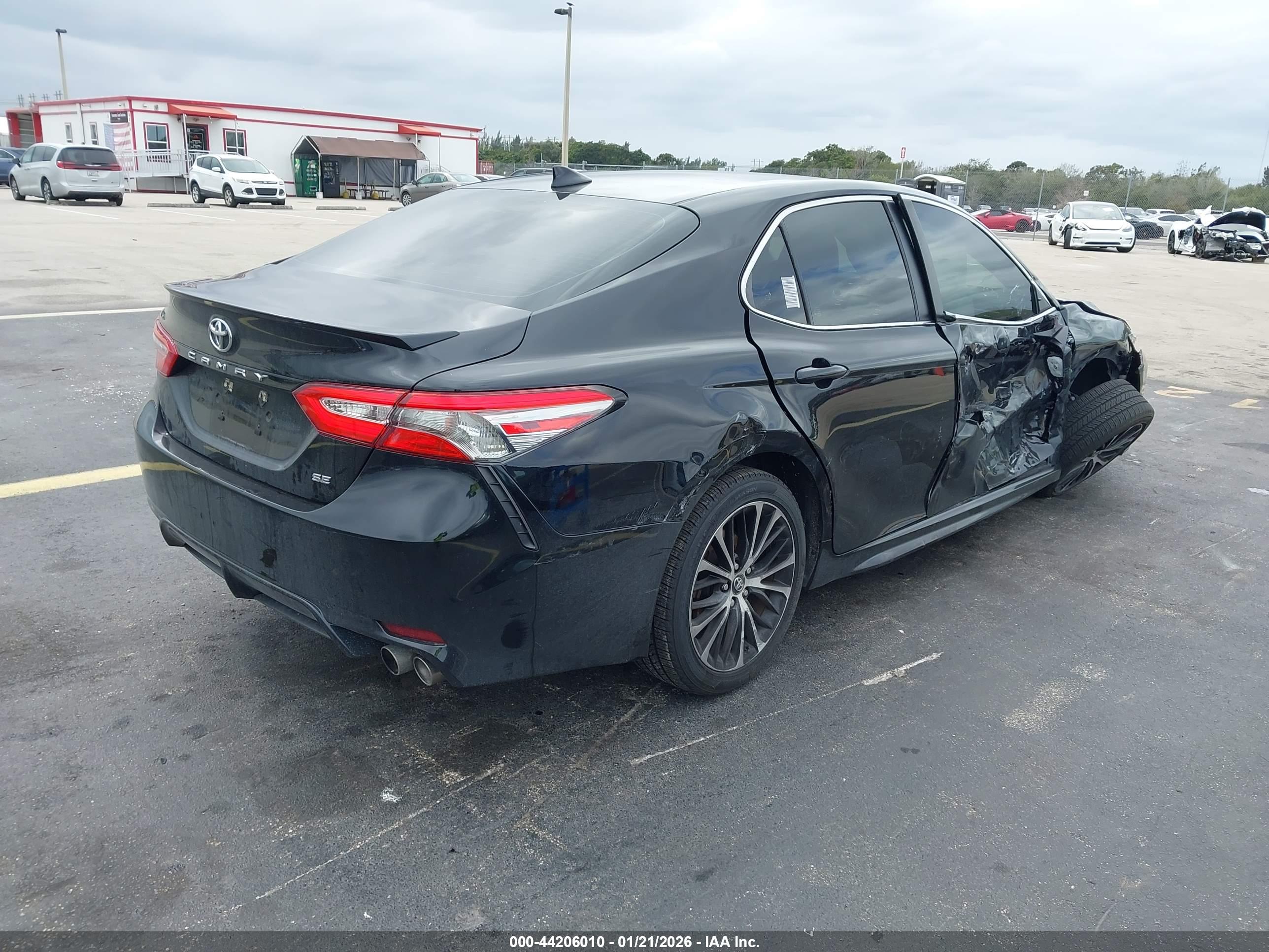 TOYOTA CAMRY image 4