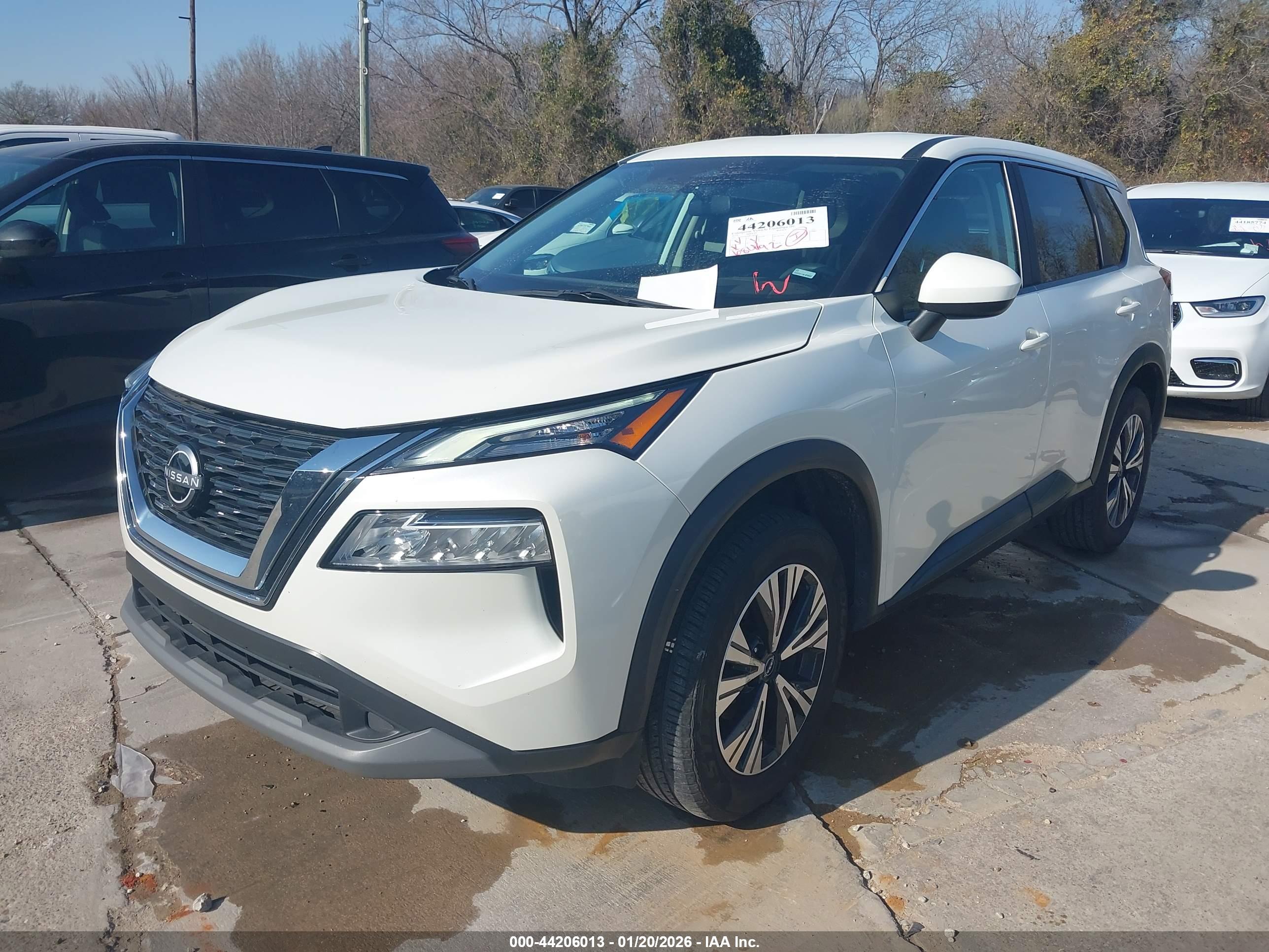 NISSAN ROGUE image 2