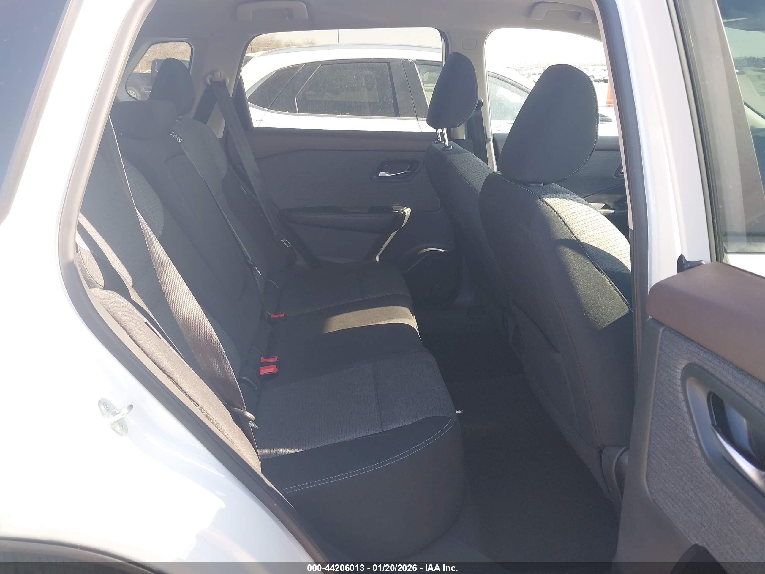 NISSAN ROGUE image 8